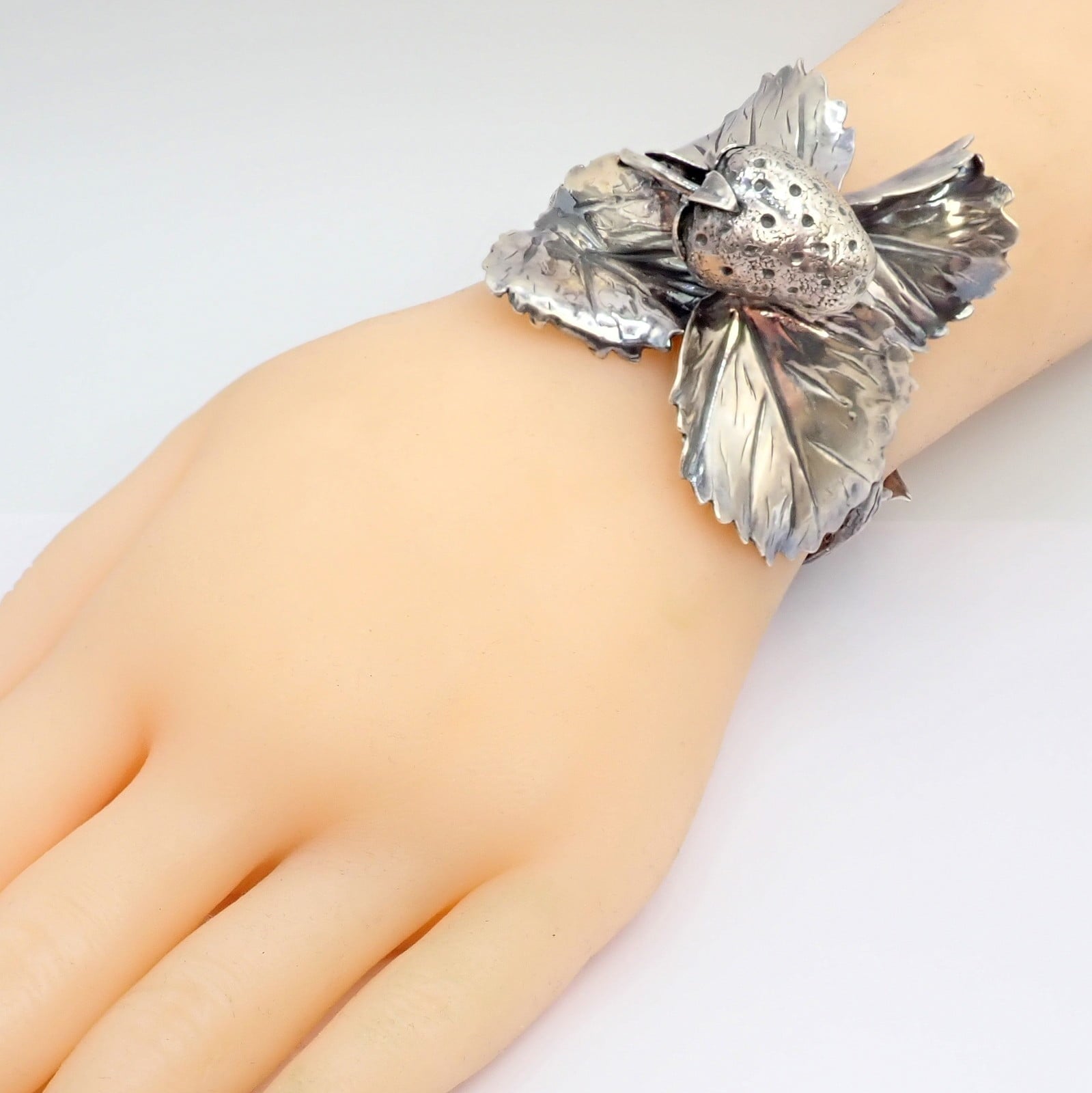 Buccellati Jewelry & Watches:Fine Jewelry:Bracelets & Charms Rare! Vintage Mario Buccellati Silver Strawberry Leaf Branch Cuff Bracelet