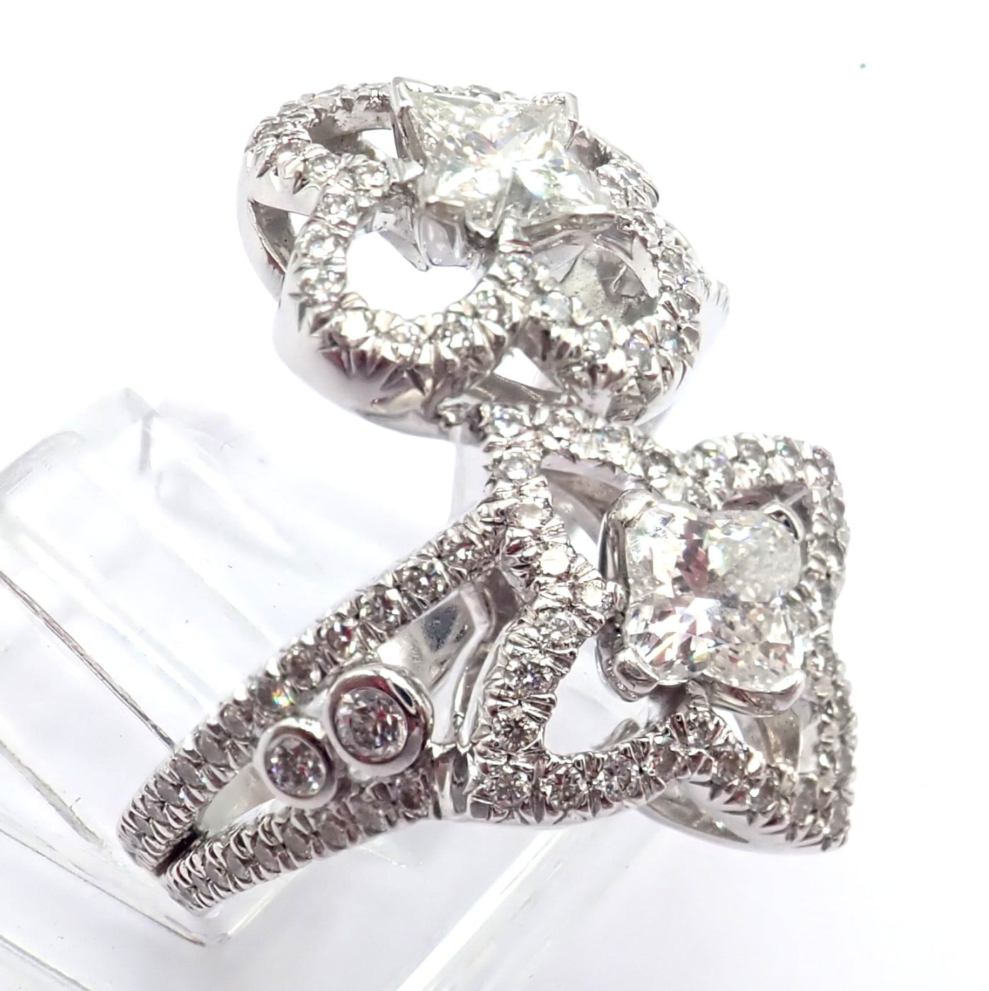 Authentic Louis Vuitton LV 18k White Gold Signature Diamond Fusion Blossom Ring | Fortrove