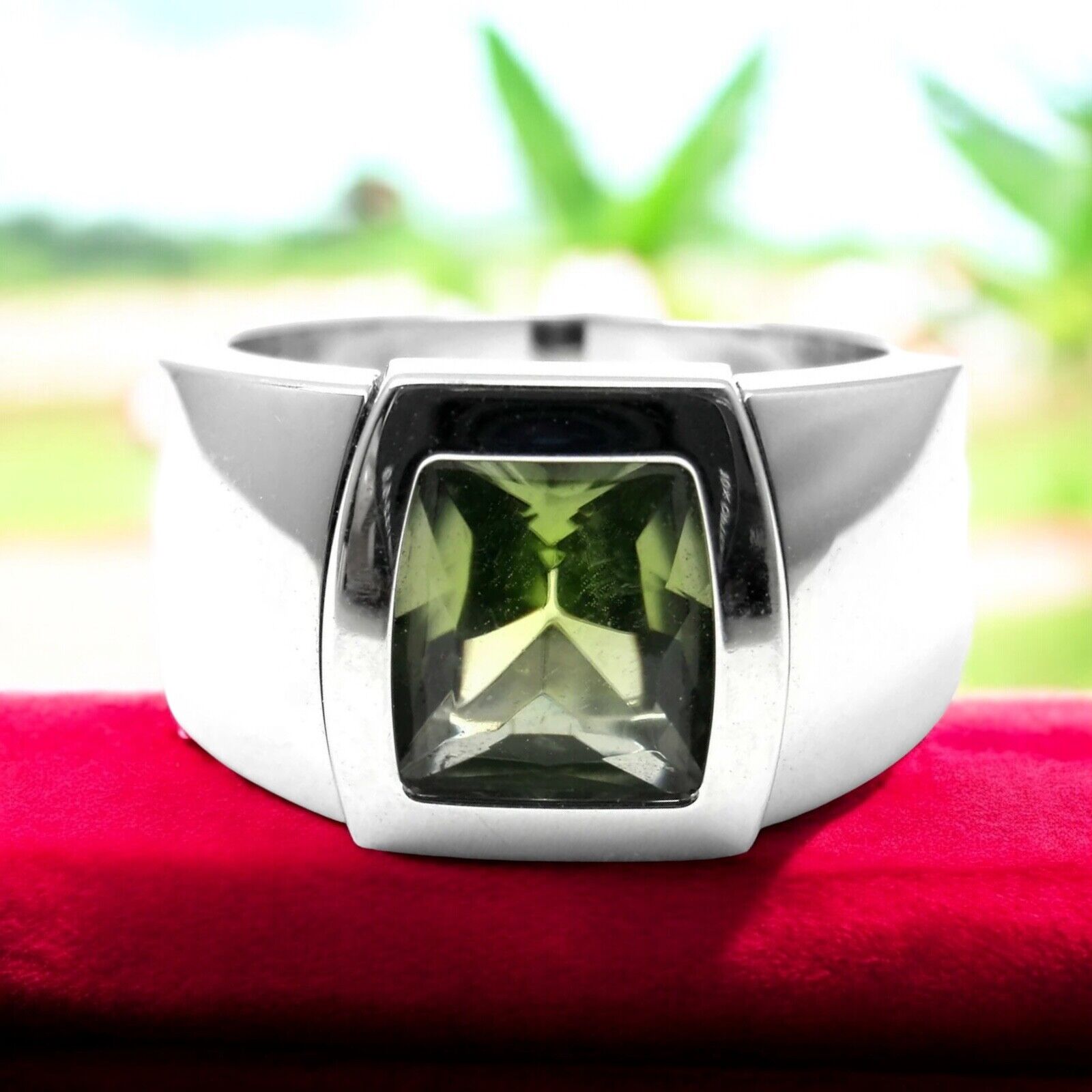 Rare! Authentic Cartier La Dona 18k White Gold Peridot Ring Box Certificate | Fortrove