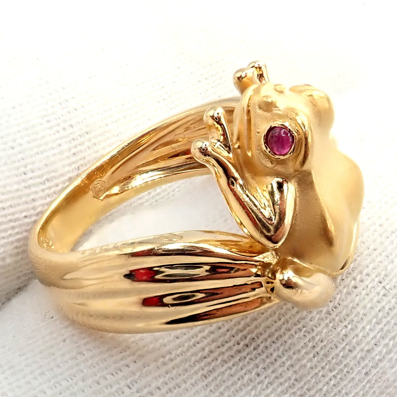 Rare! Carrera Y Carrera CyC 18k Yellow Gold Frog Ruby Ring | Fortrove