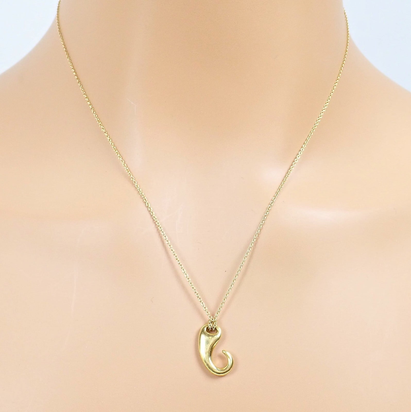 Vintage! Tiffany & Co Peretti 18k Gold Fish Hook Nautical Horn Pendant Necklace | Fortrove