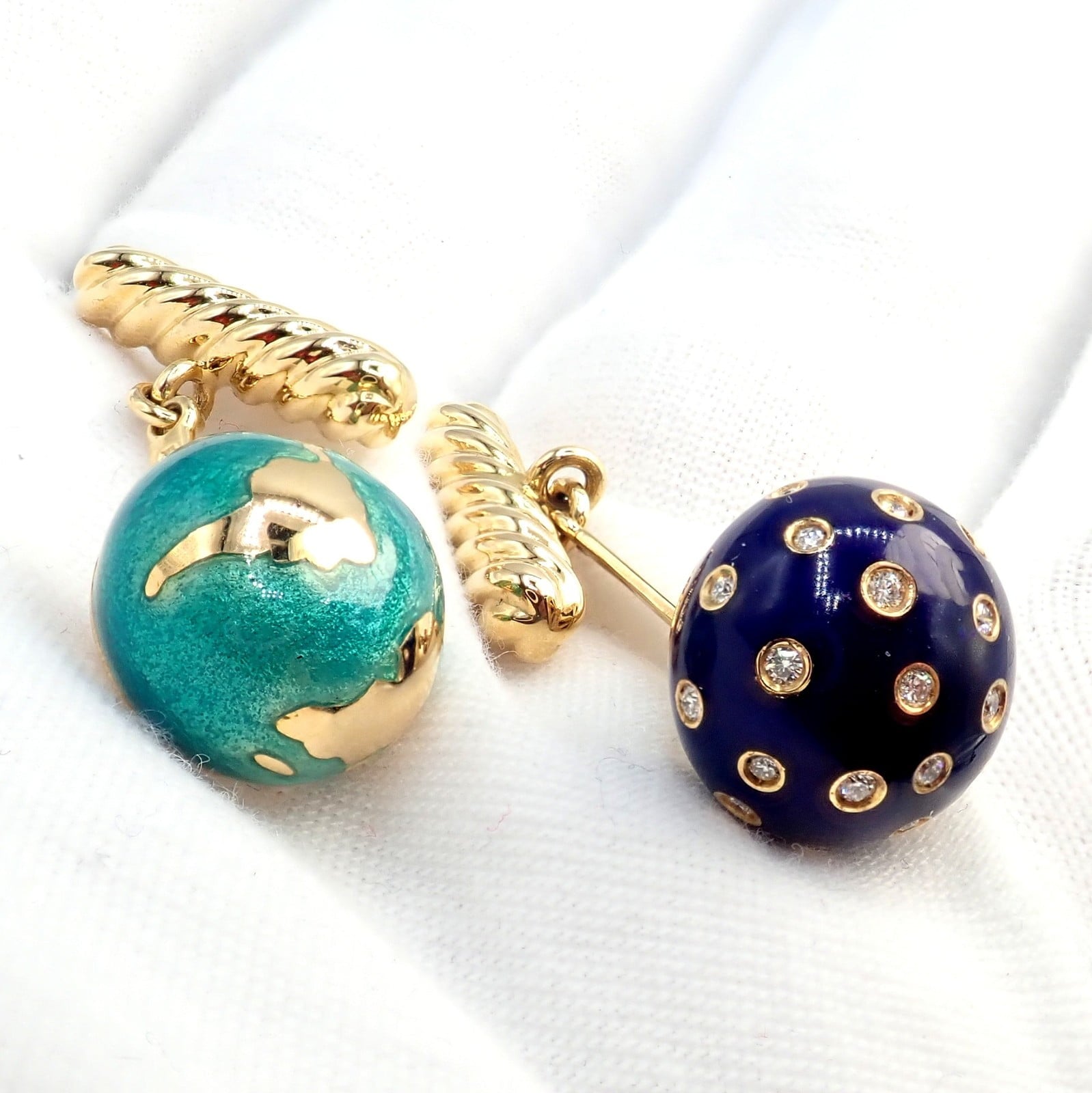 Authentic! Verdura 18k Yellow Gold Enamel Diamond Night And Day Cufflinks | Fortrove