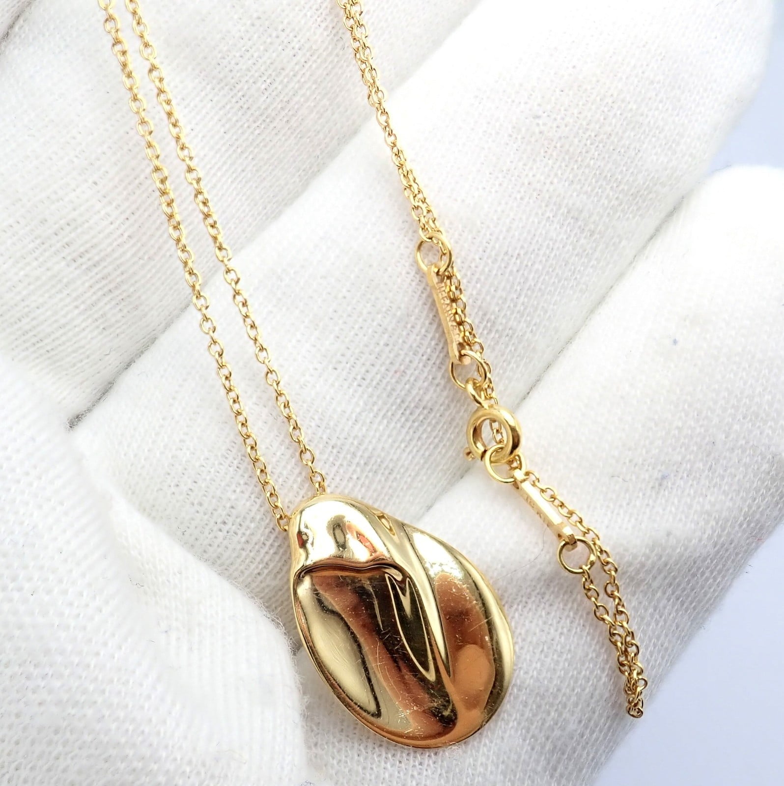 Tiffany & Co. Jewelry & Watches:Fine Jewelry:Necklaces & Pendants Tiffany & Co Peretti 18k Yellow Gold Madonna Medium Pendant Chain Necklace