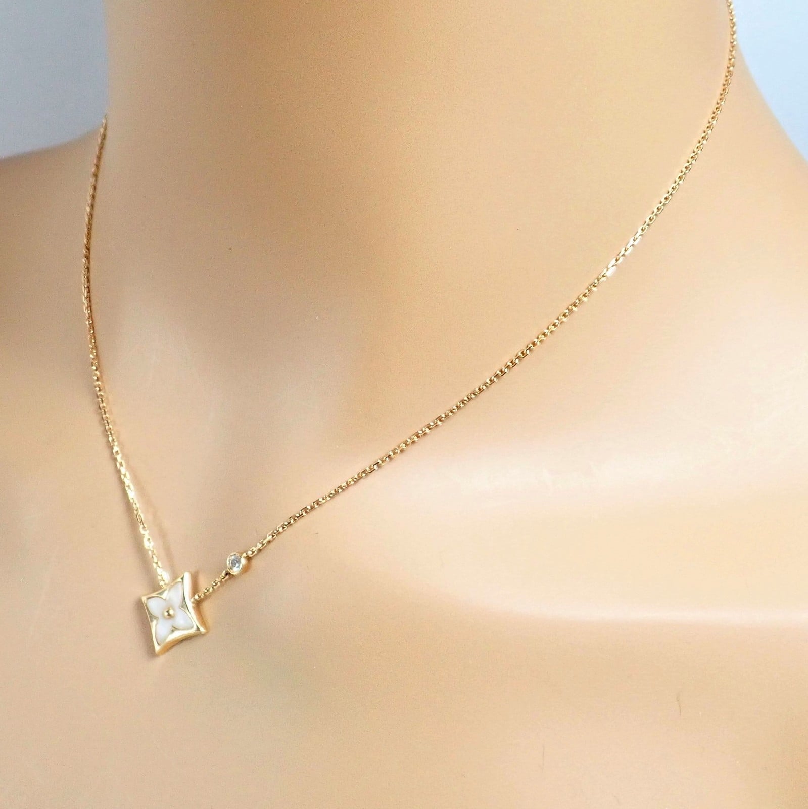 Louis Vuitton Jewelry & Watches:Fine Jewelry:Necklaces & Pendants Authentic! Louis Vuitton 18k Rose Gold Diamond Mother Of Pearl Blossom Necklace