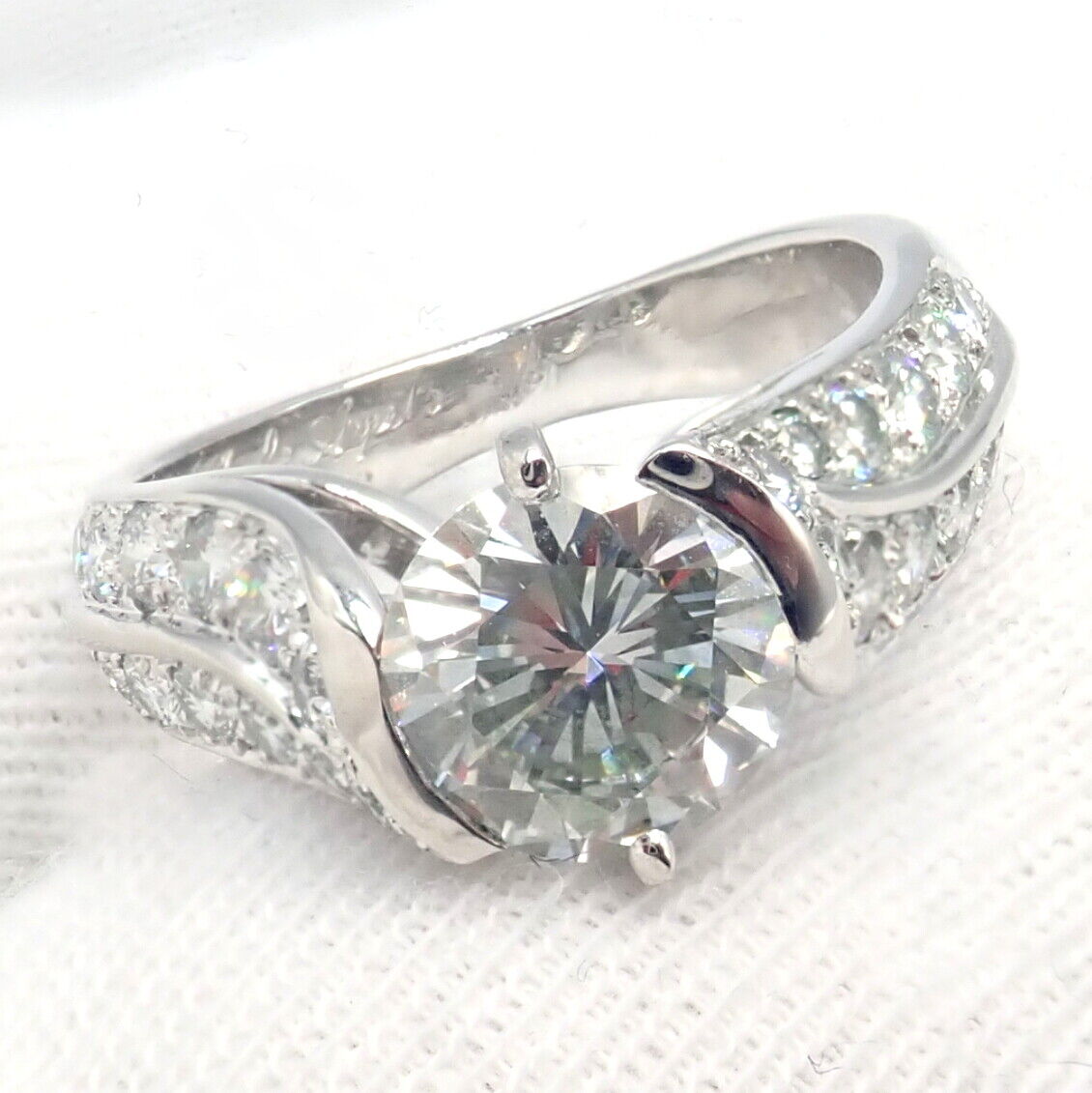 Authentic! Van Cleef & Arpels Platinum 1.88ct VVS1 E Diamond Engagement Ring GIA | Fortrove