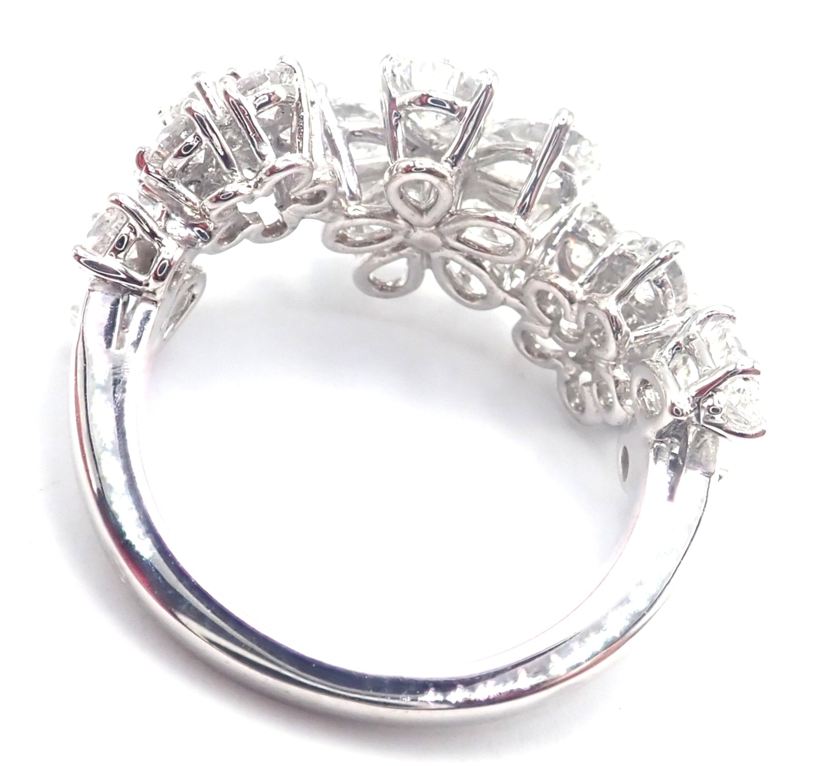 Authentic! Van Cleef & Arpels Folie des Pres 18k White Gold Diamond Flower Ring | Fortrove