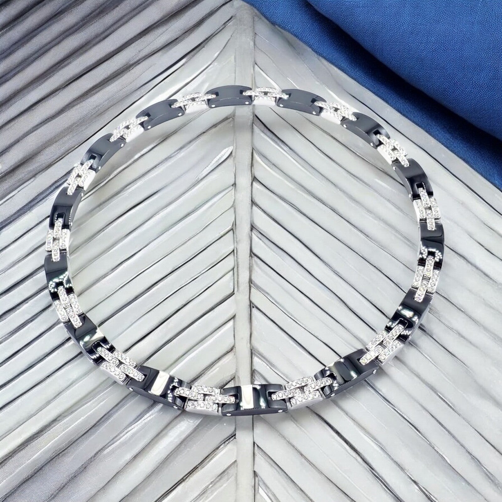Authentic! Cartier Maillon Panthere 18K White Gold Diamond Ceramic Link Necklace | Fortrove
