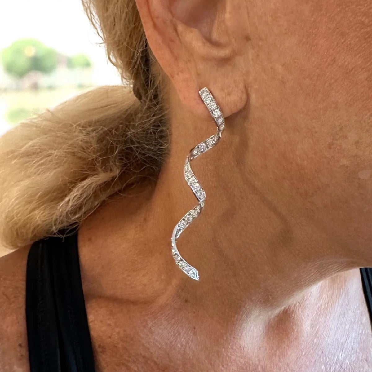 Authentic! Harry Winston Platinum Diamond Twisted Long Hanging Drop Earrings | Fortrove