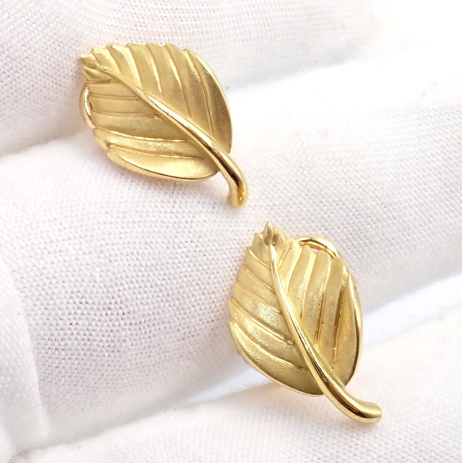 Vintage! Authentic Tiffany & Co Leaf 18k Yellow Gold Earrings 2003 | Fortrove