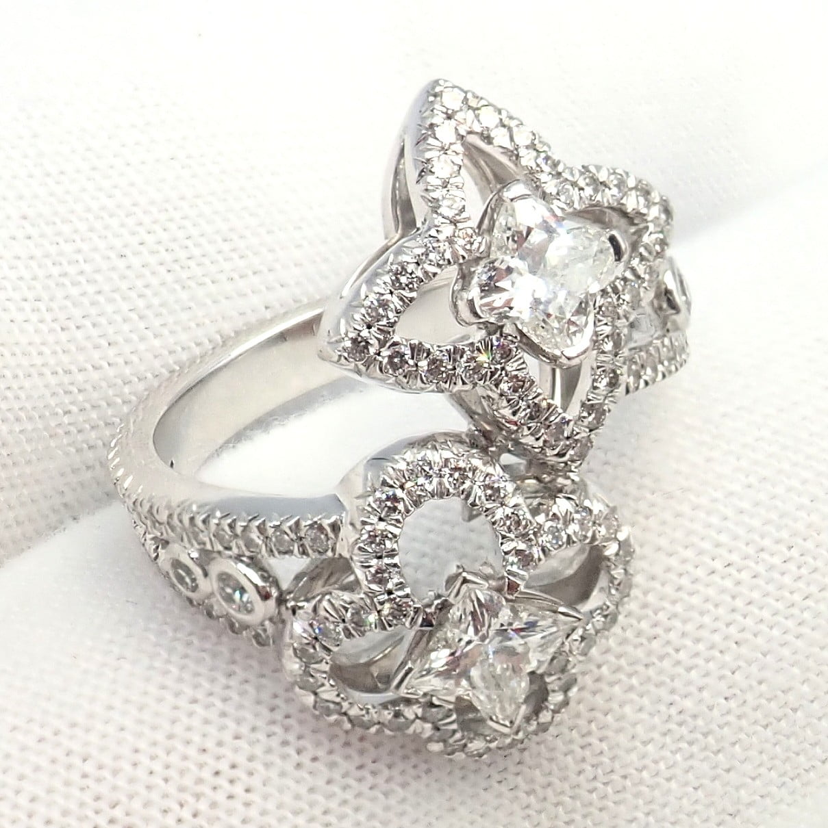 Authentic Louis Vuitton LV 18k White Gold Signature Diamond Fusion Blossom Ring | Fortrove