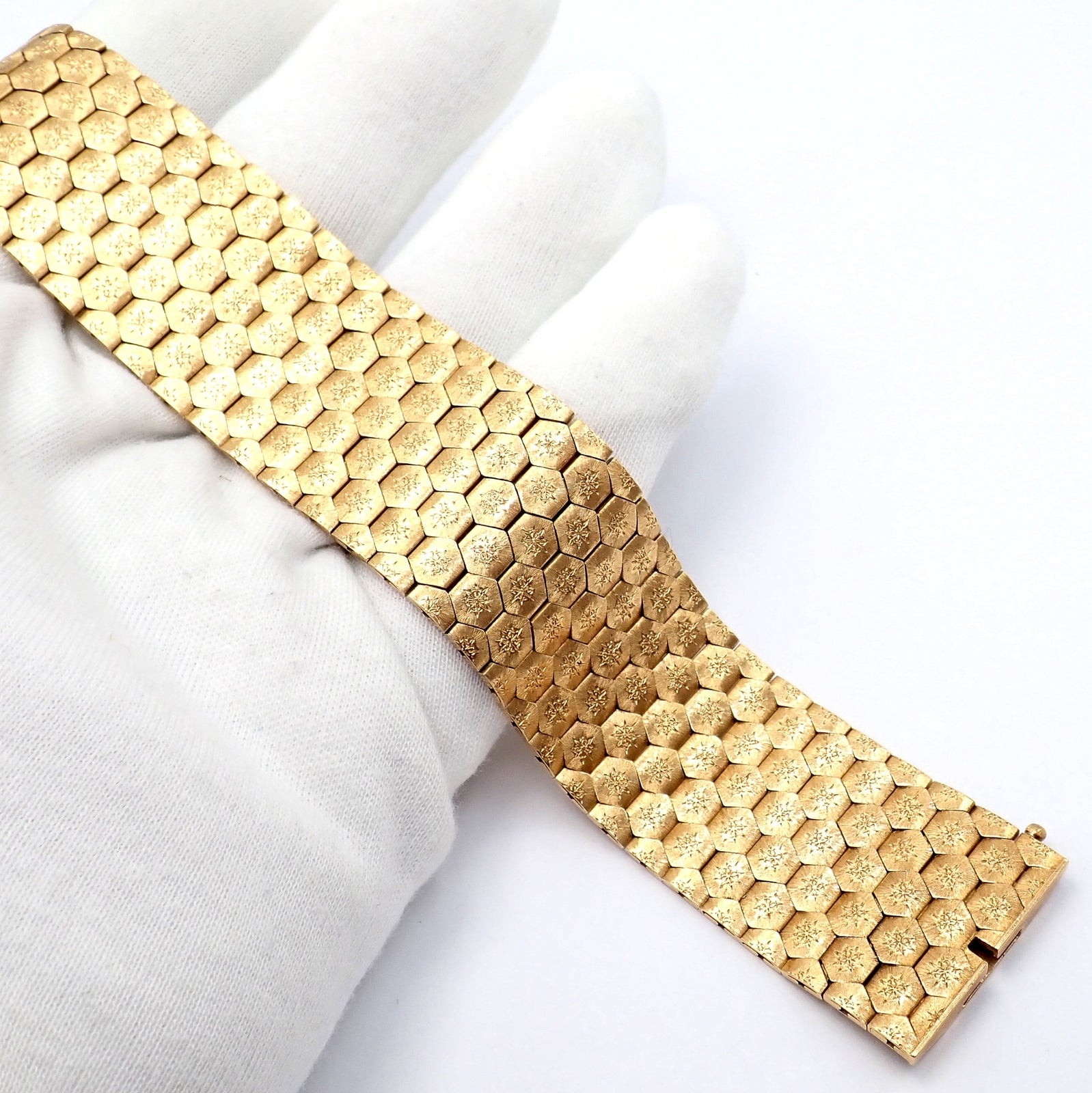Authentic! Vintage Mario Buccellati 18k Yellow Gold Honeycomb Hexagon Bracelet | Fortrove