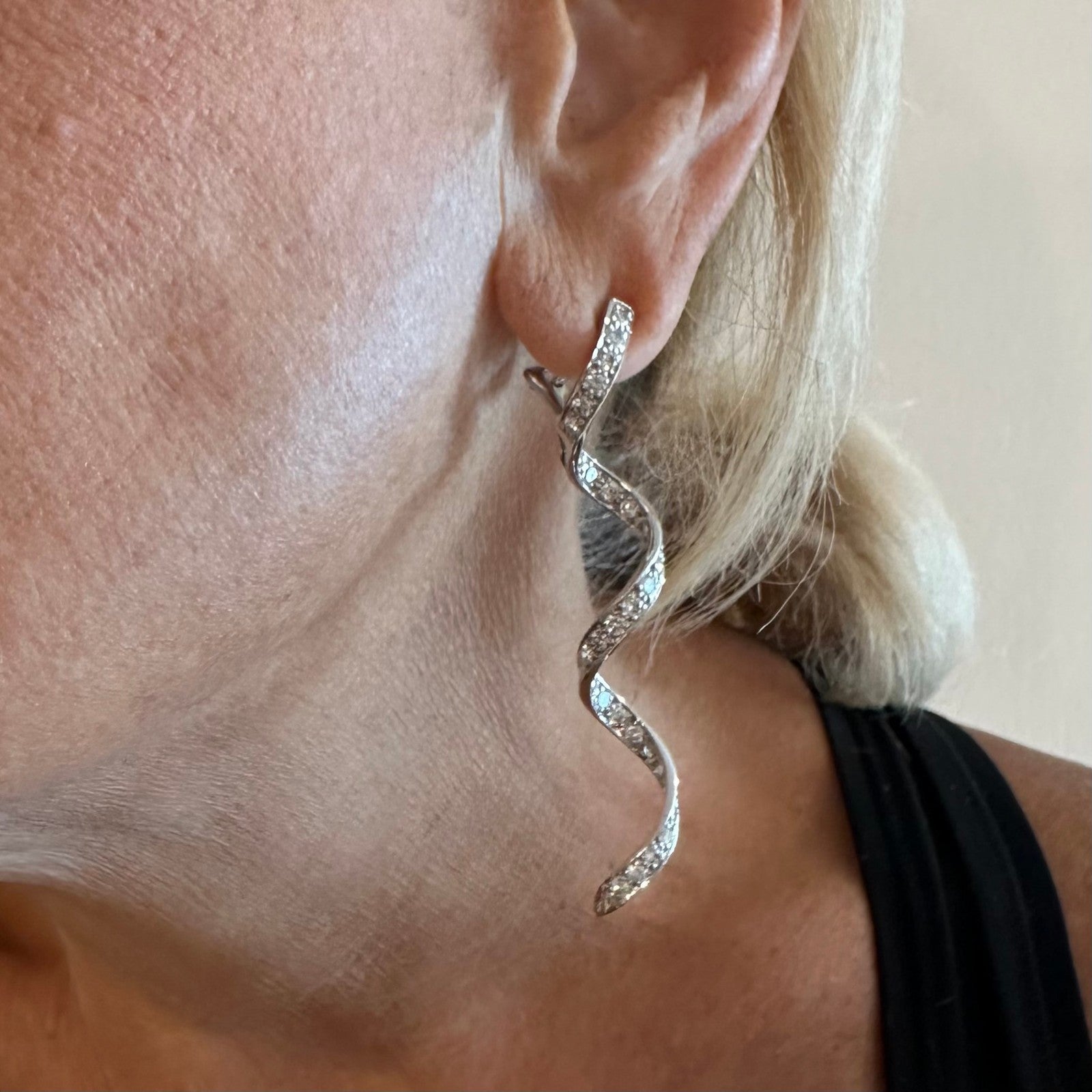 Authentic! Harry Winston Platinum Diamond Twisted Long Hanging Drop Earrings | Fortrove