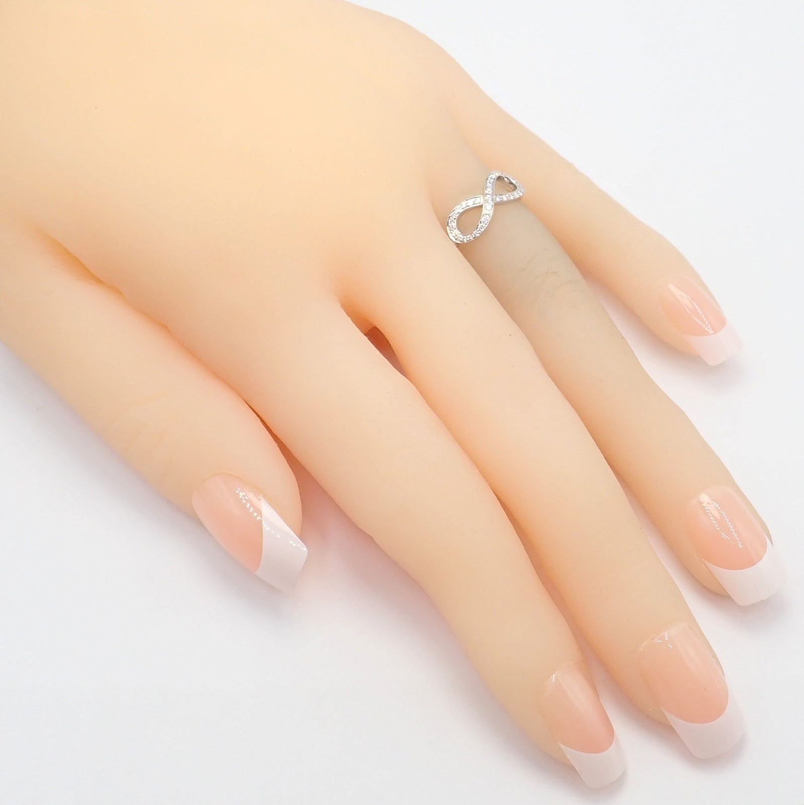 Tiffany & Co Platinum 0.12ct Diamond Infinity Stacking Ring sz 6.5 | Fortrove