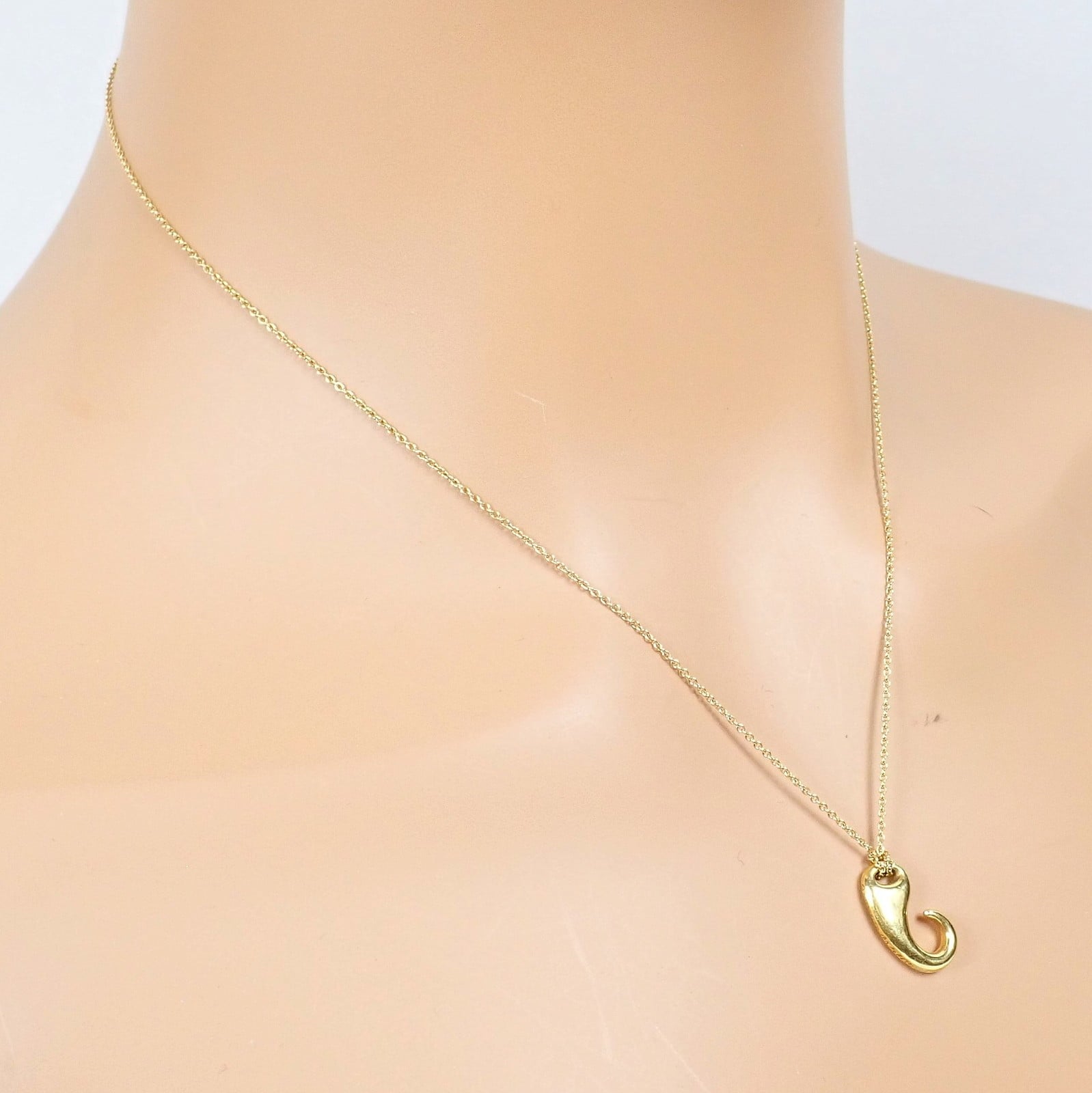 Vintage! Tiffany & Co Peretti 18k Gold Fish Hook Nautical Horn Pendant Necklace | Fortrove