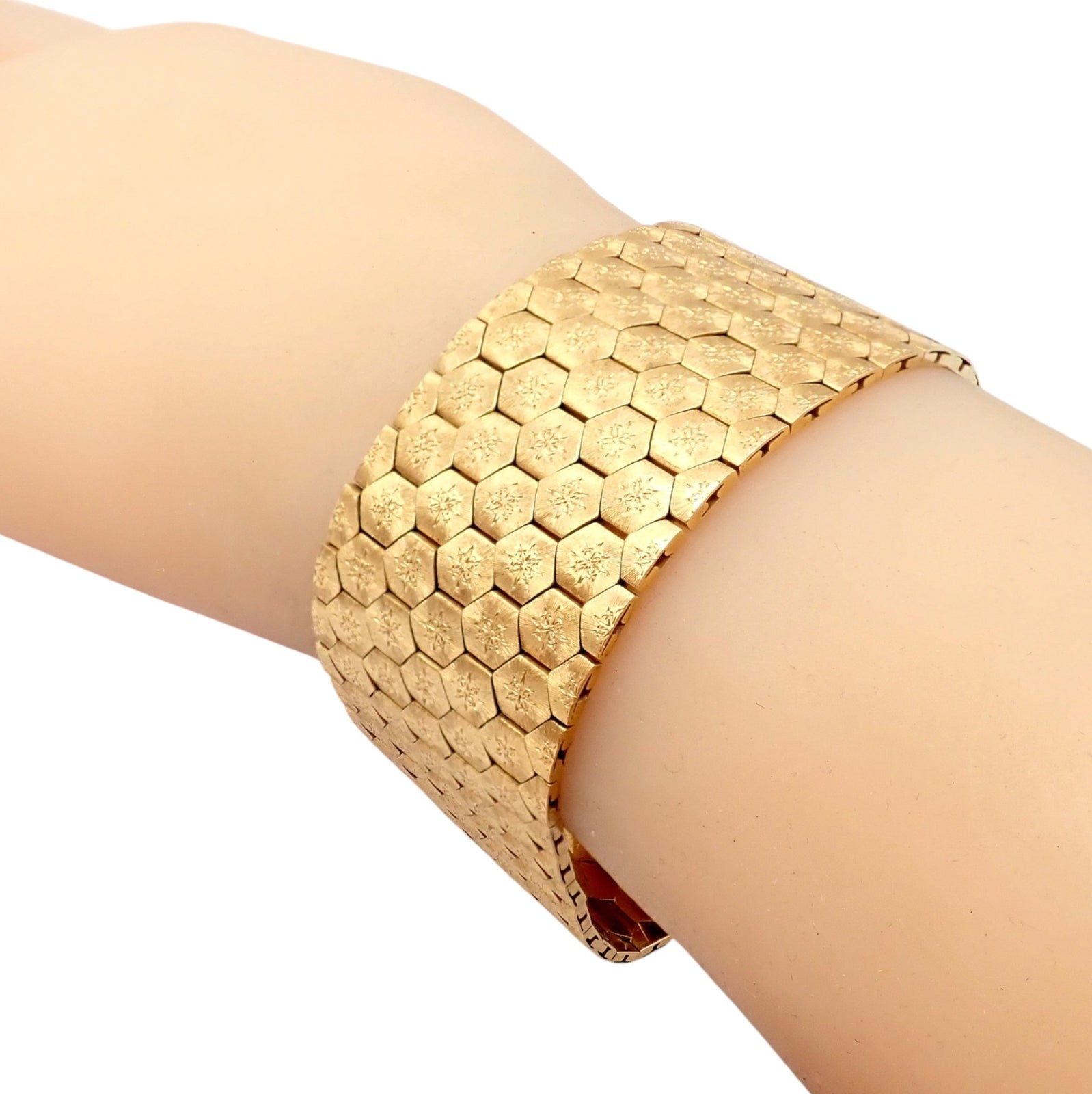 Authentic! Vintage Mario Buccellati 18k Yellow Gold Honeycomb Hexagon Bracelet | Fortrove