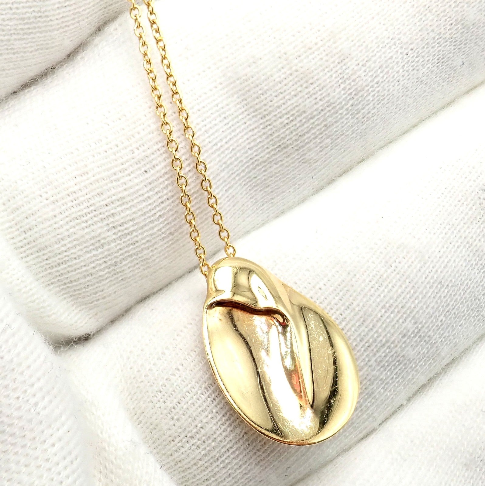 Tiffany & Co Peretti 18k Yellow Gold Madonna Medium Pendant Chain Necklace | Fortrove