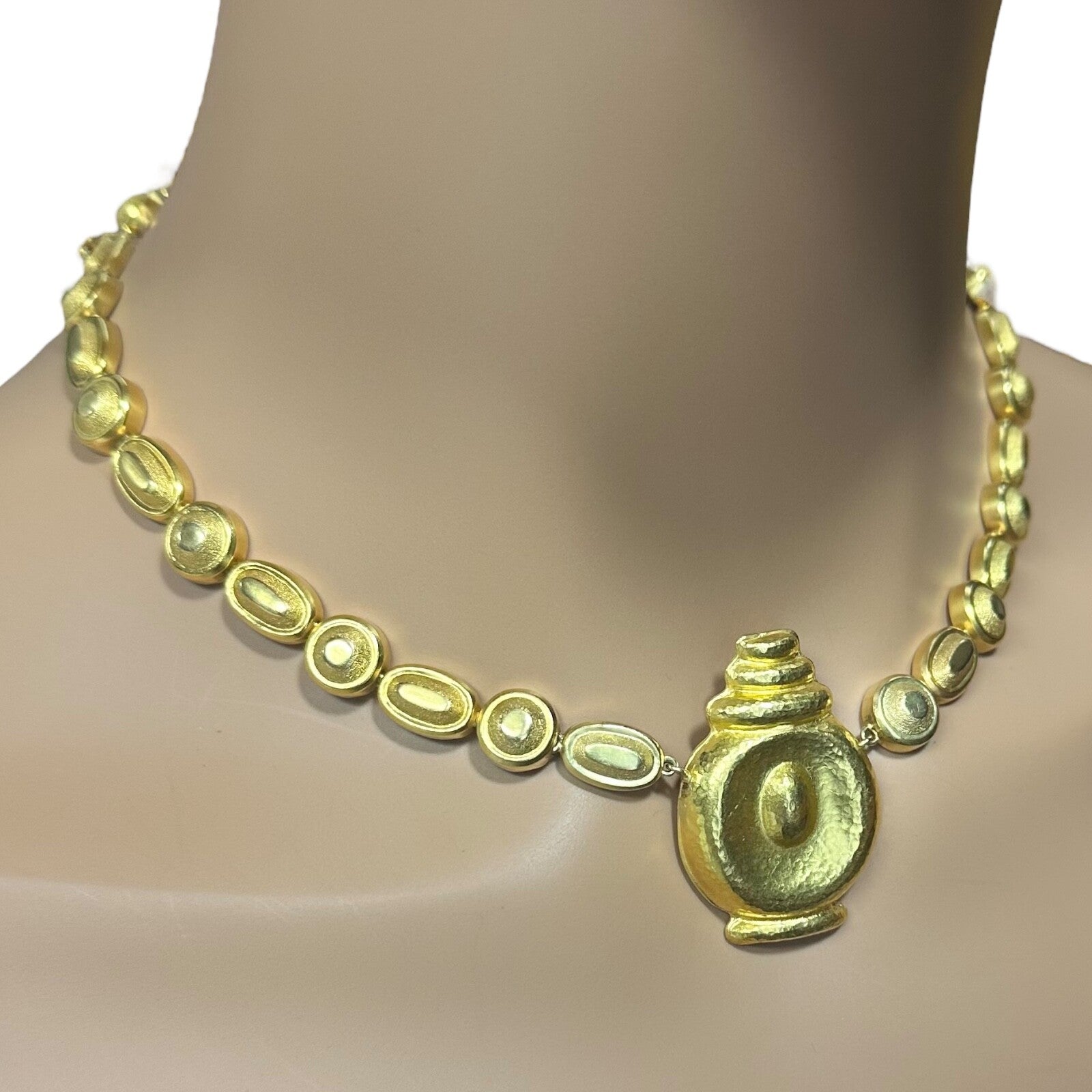 Vintage Estate Ilias Lalaounis 18k Yellow Gold Vase Hammered Necklace | Fortrove