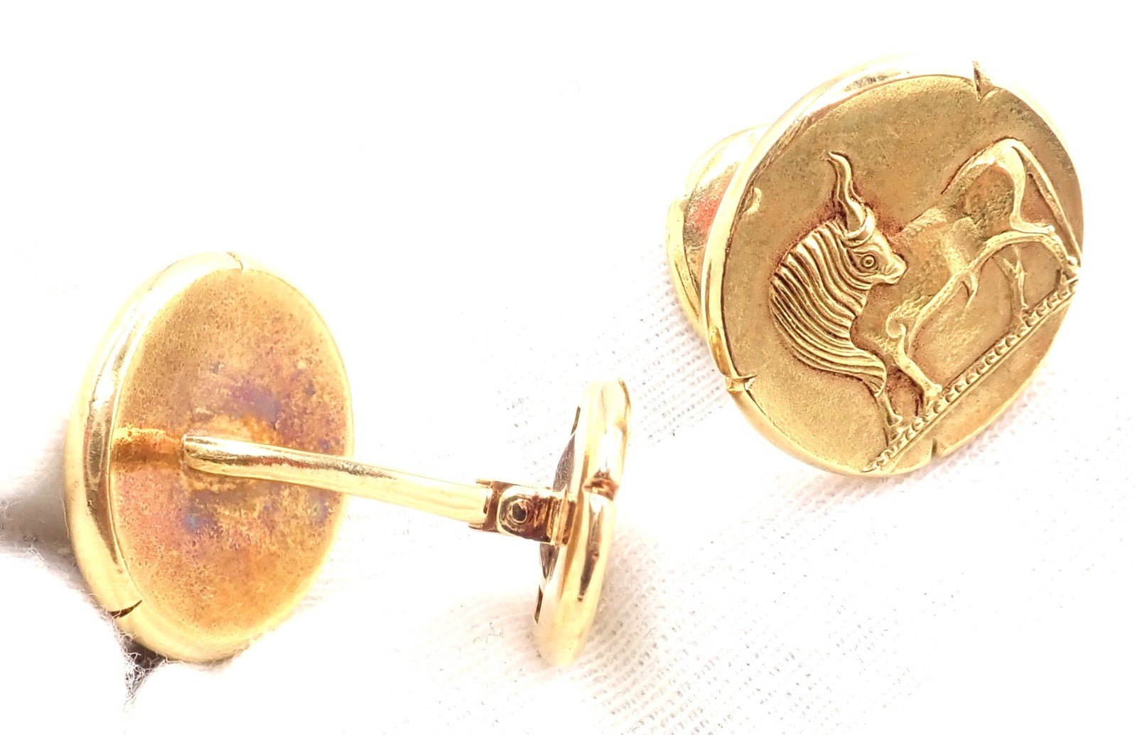 Vintage! Van Cleef & Arpels G. L'Enfant 18k Yellow Gold Zodiac Taurus Cufflinks | Fortrove