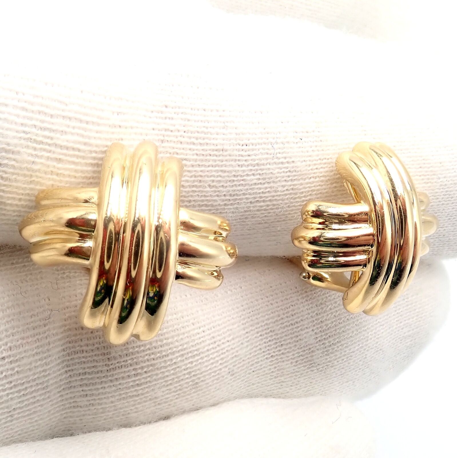 Authentic! Vintage Tiffany & Co X Kiss 18k Yellow Gold Medium Earrings | Fortrove