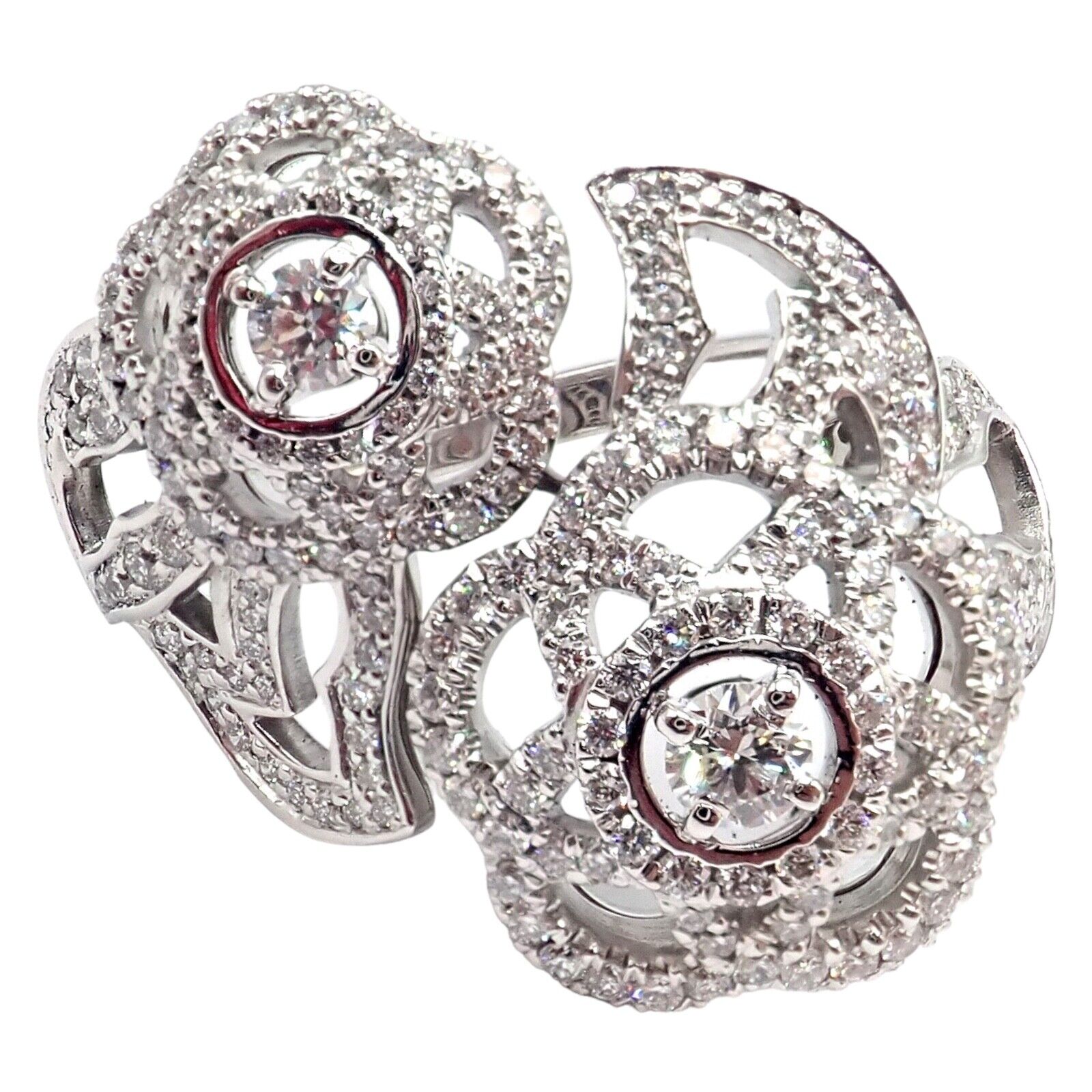 Chanel online brooch with real diamonds