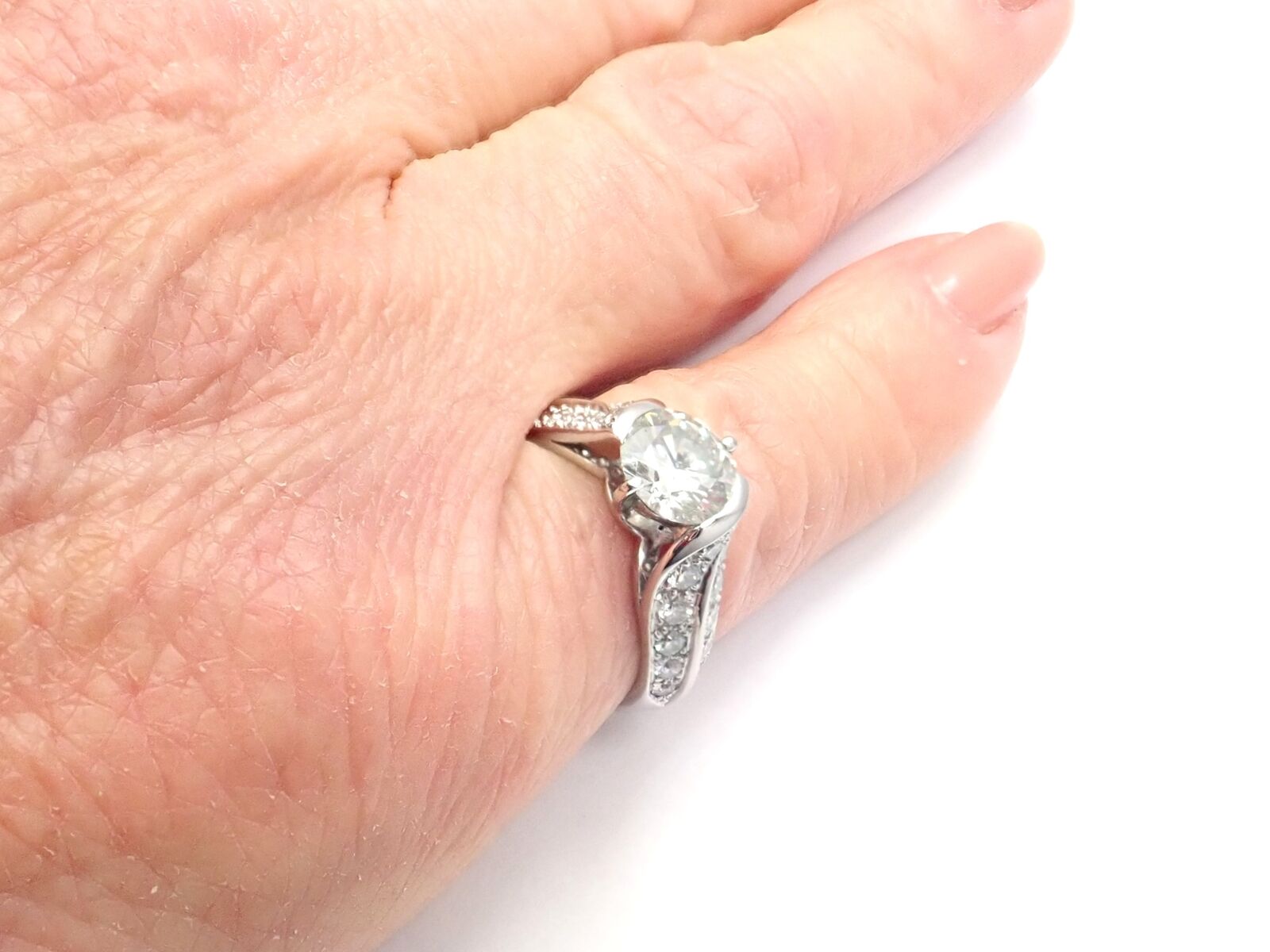 Authentic! Van Cleef & Arpels Platinum 1.88ct VVS1 E Diamond Engagement Ring GIA | Fortrove