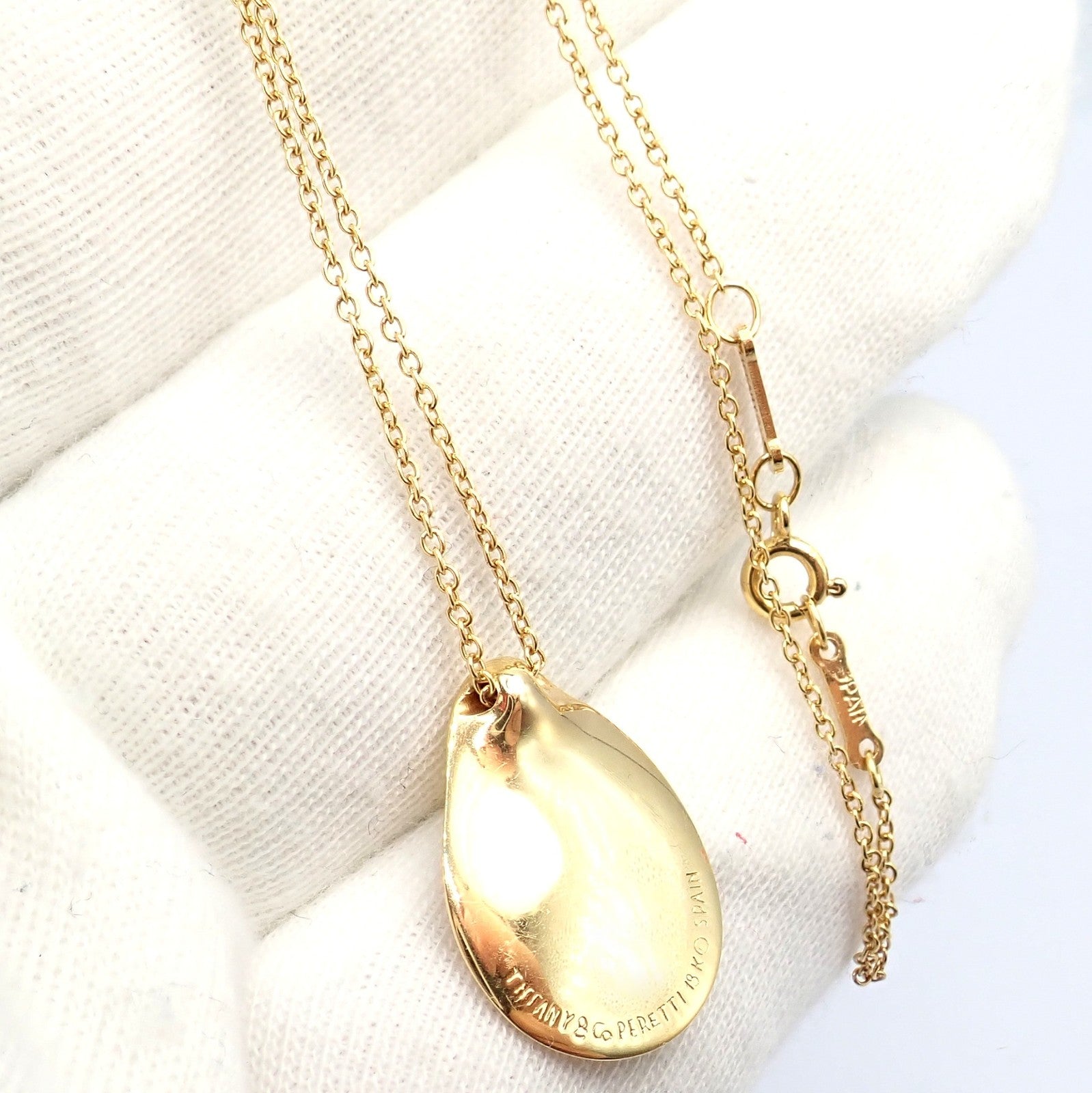 Tiffany & Co Peretti 18k Yellow Gold Madonna Medium Pendant Chain Necklace | Fortrove