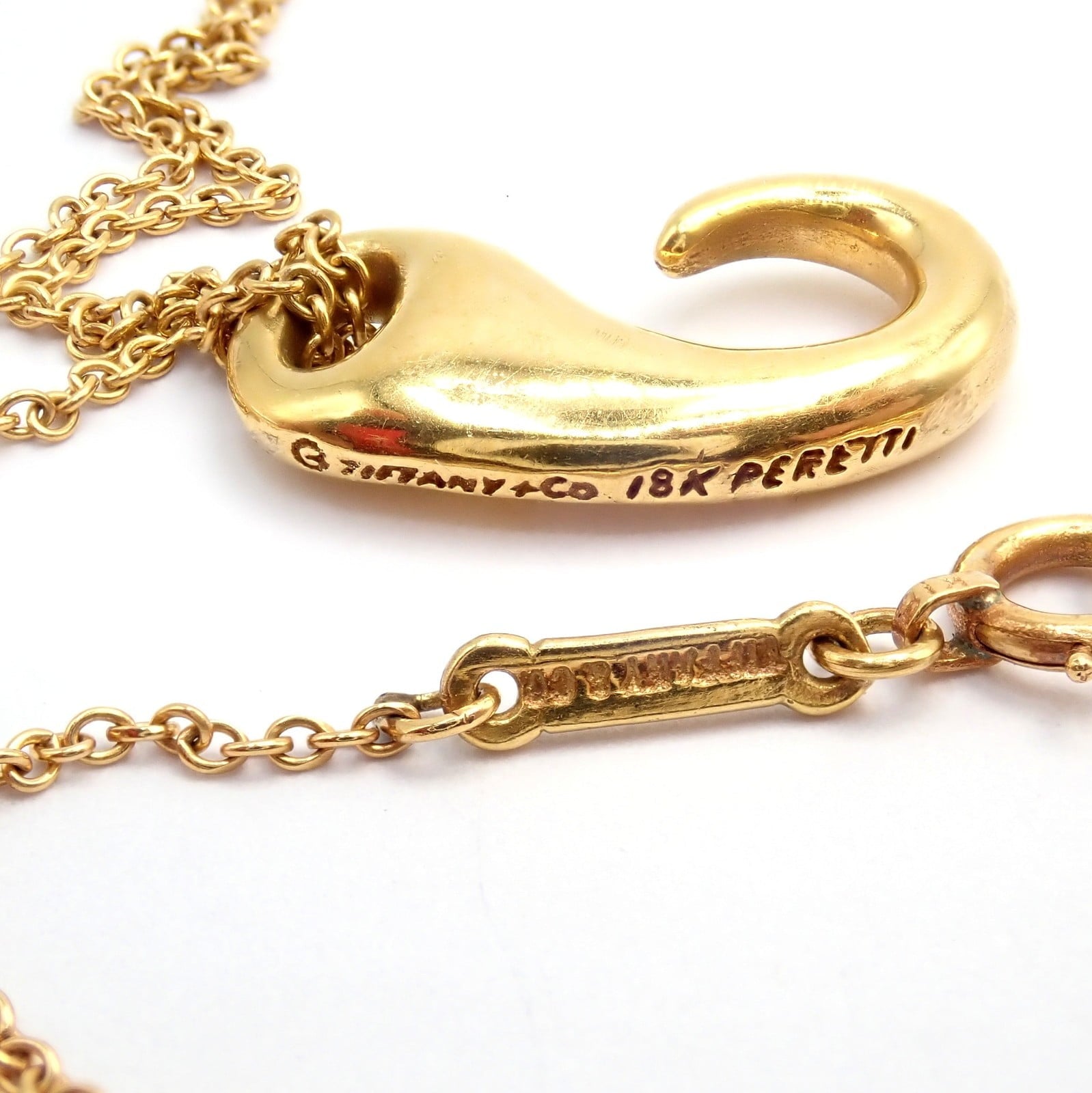 Vintage! Tiffany & Co Peretti 18k Gold Fish Hook Nautical Horn Pendant Necklace | Fortrove