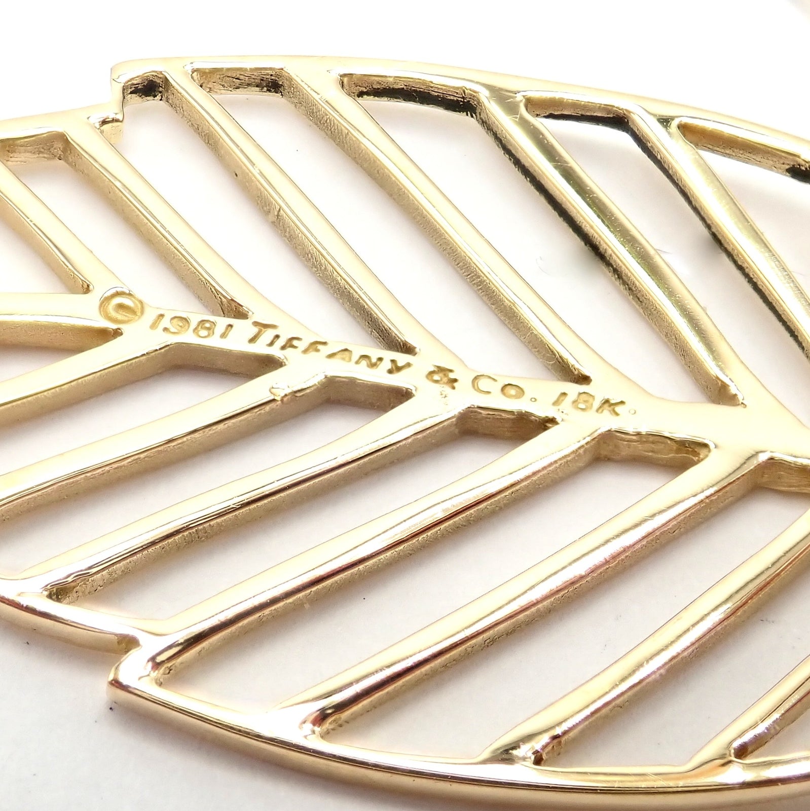 Authentic! Tiffany & Co Angela Cummings 18k Yellow Gold Leaf Pin Brooch 1981 | Fortrove