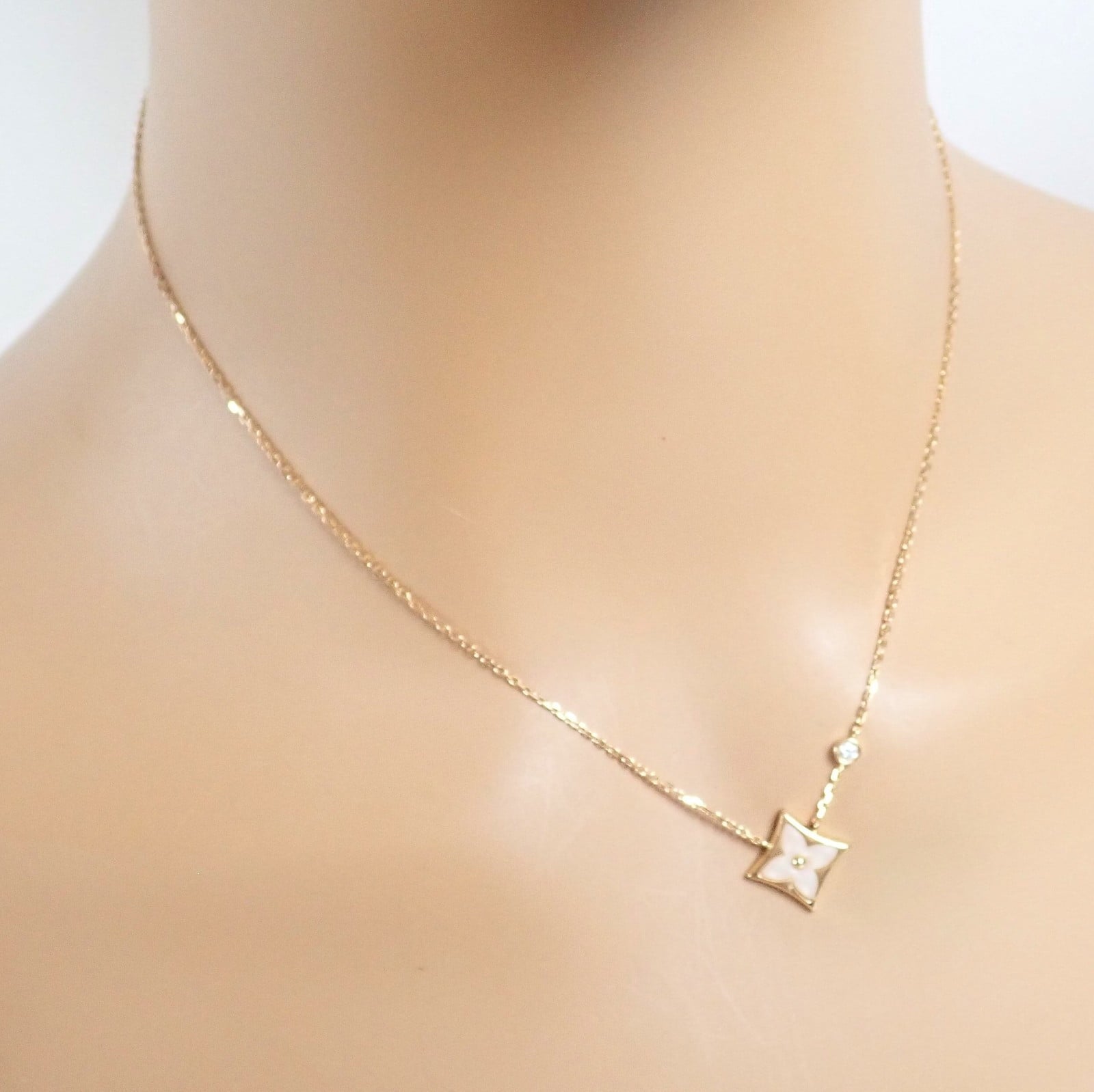 Louis Vuitton Jewelry & Watches:Fine Jewelry:Necklaces & Pendants Authentic! Louis Vuitton 18k Rose Gold Diamond Mother Of Pearl Blossom Necklace
