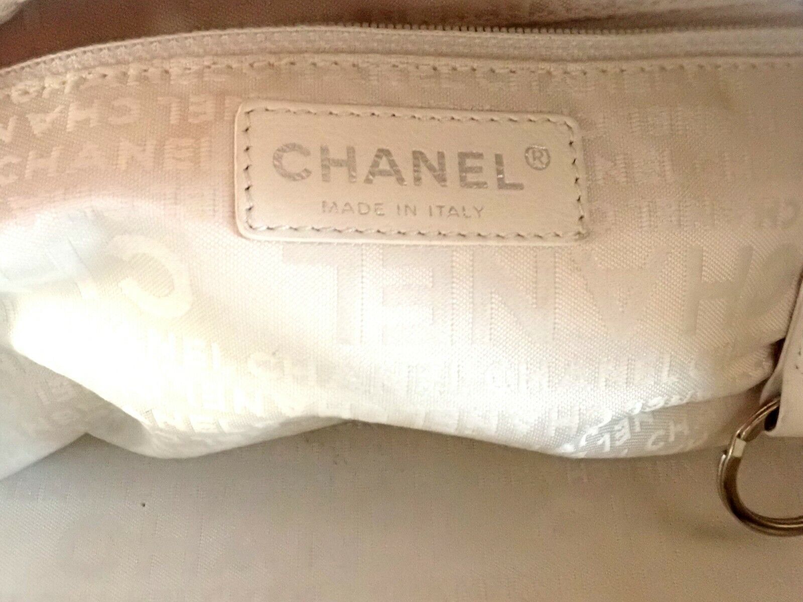 WOW! AUTHENTIC 2005 CHANEL LAX SQUARE STITCH CREAM CAVIAR LEATHER HANDBAG | Fortrove