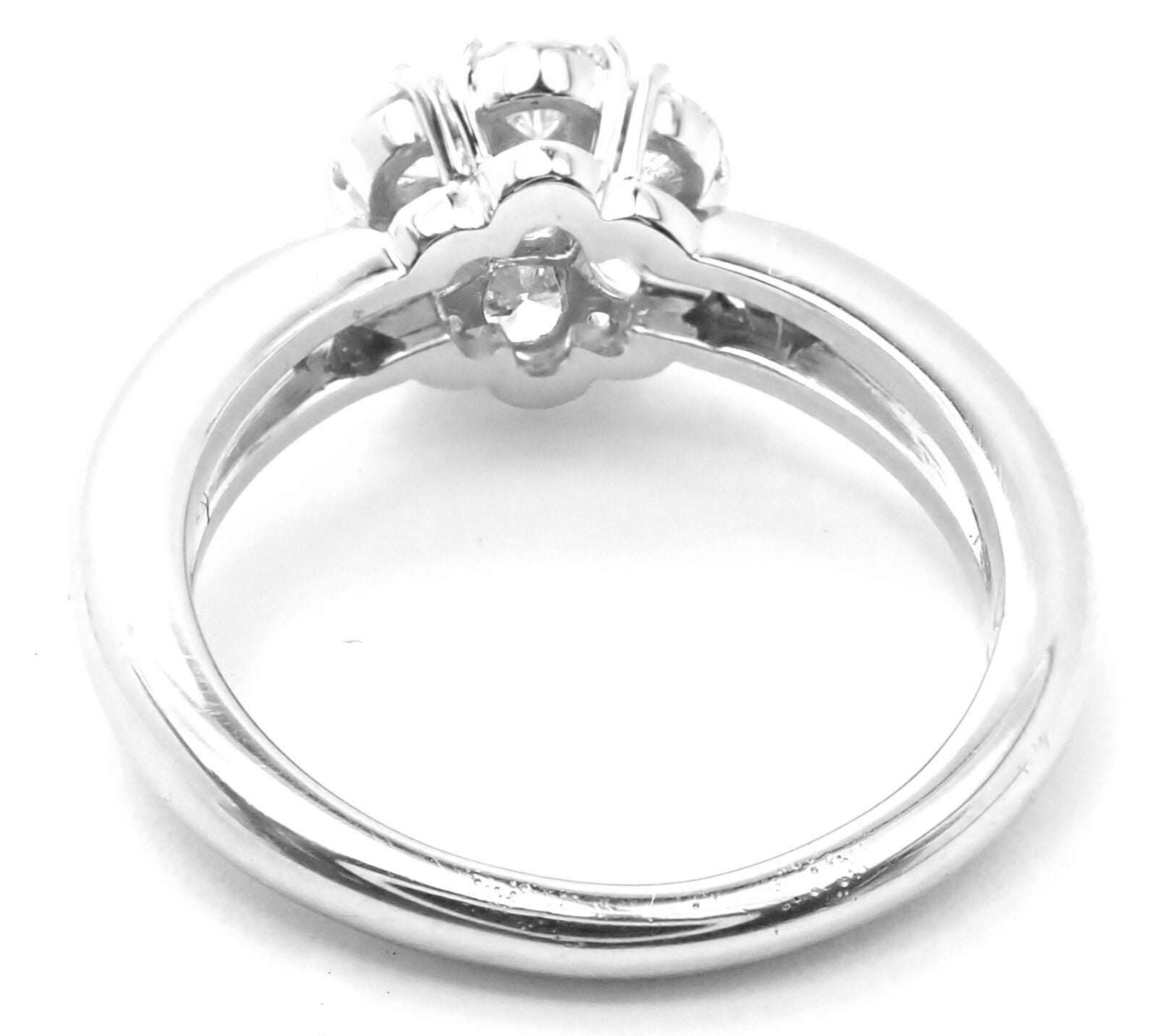 Authentic! Van Cleef & Arpels Platinum Diamond Fleurette Flower Ring | Fortrove