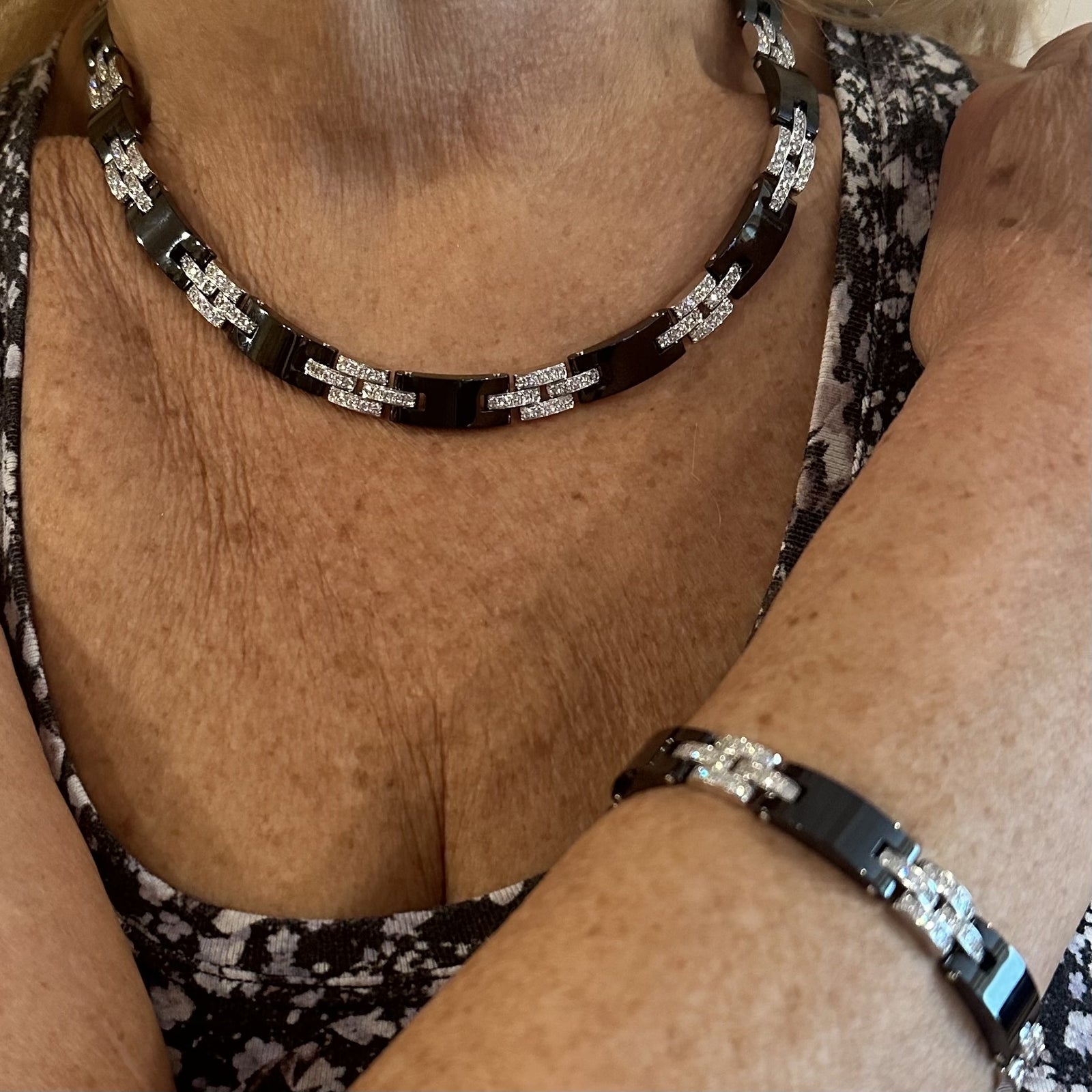 Authentic! Cartier Maillon Panthere 18K White Gold Diamond Ceramic Link Necklace | Fortrove