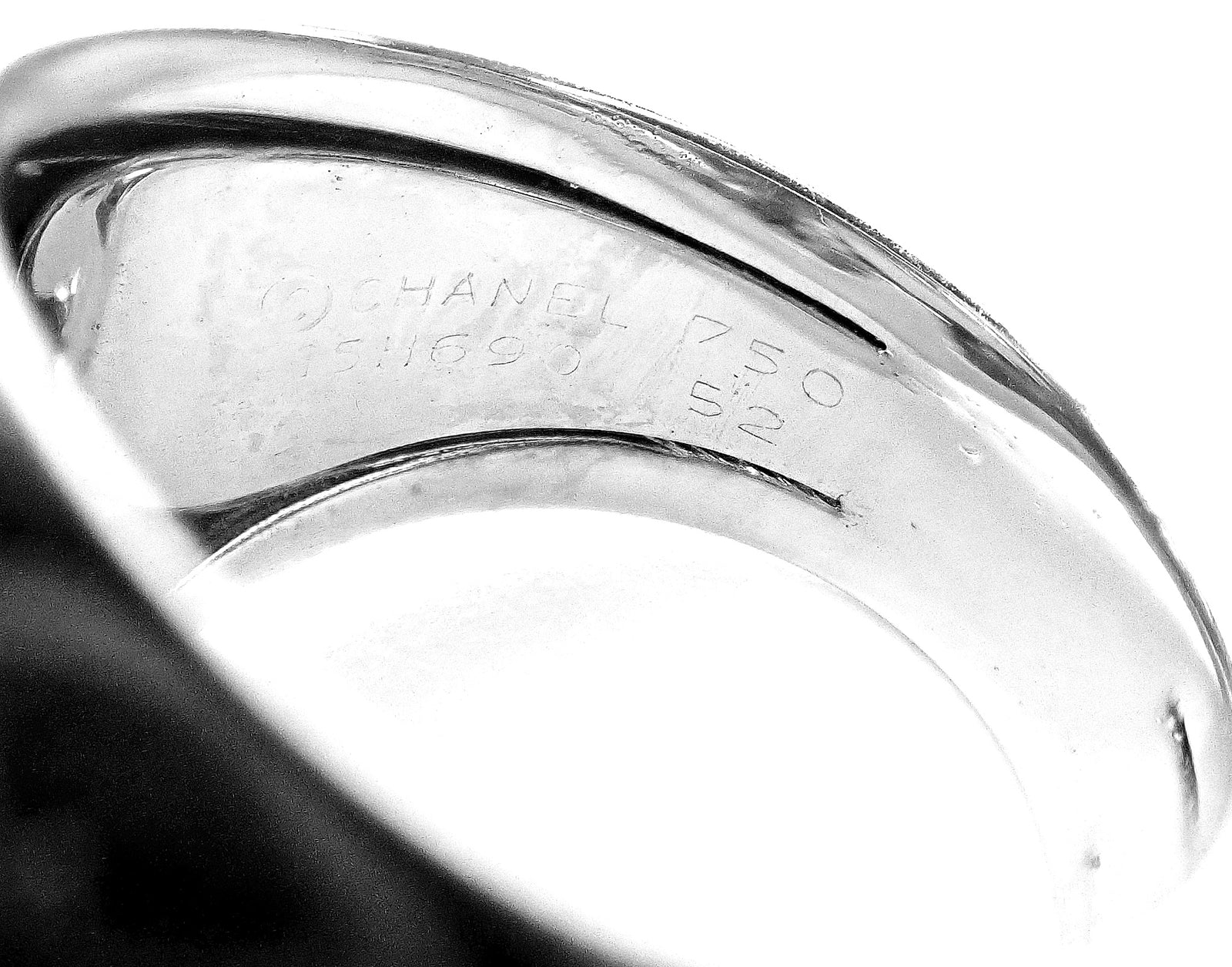 Authentic! Chanel Comete Star 18k White Gold Diamond Large Spinning Dome Ring | Fortrove