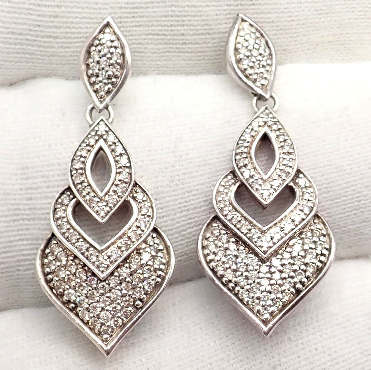 Authentic! John Hardy JH Silver Naga Diamond Heart Earrings | Fortrove