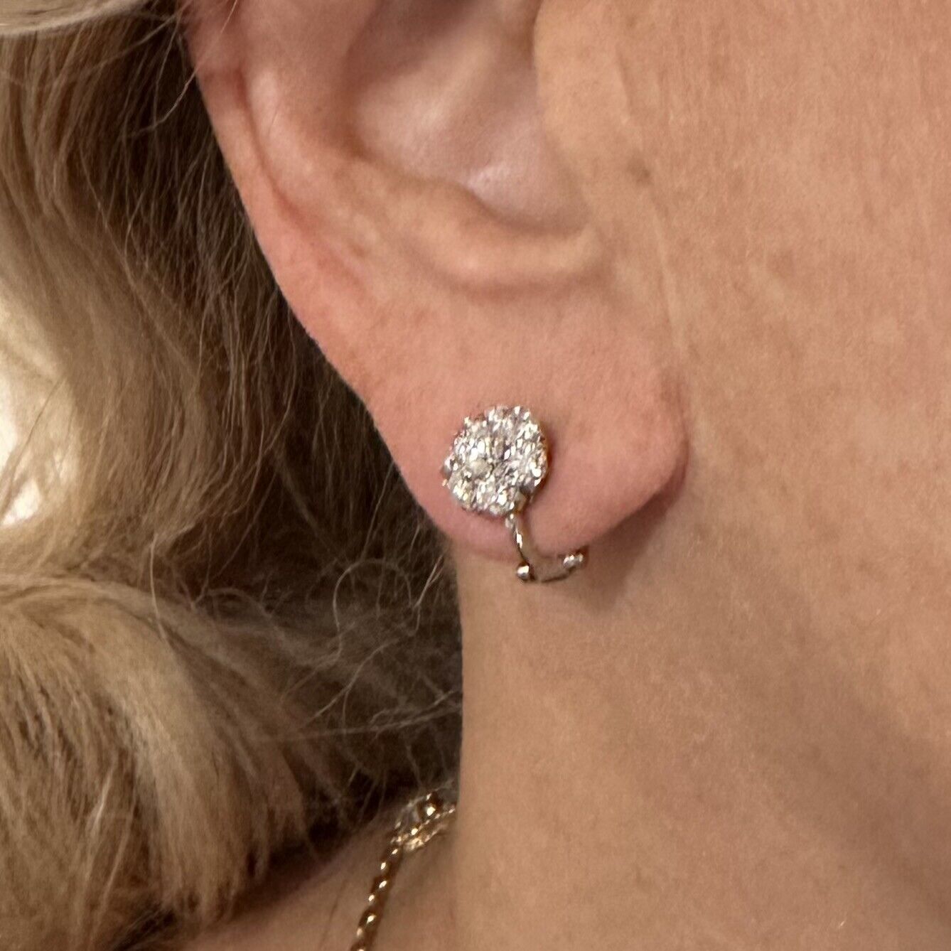 Authentic! Van Cleef & Arpels Platinum Diamond Fleurette Flower Earrings | Fortrove