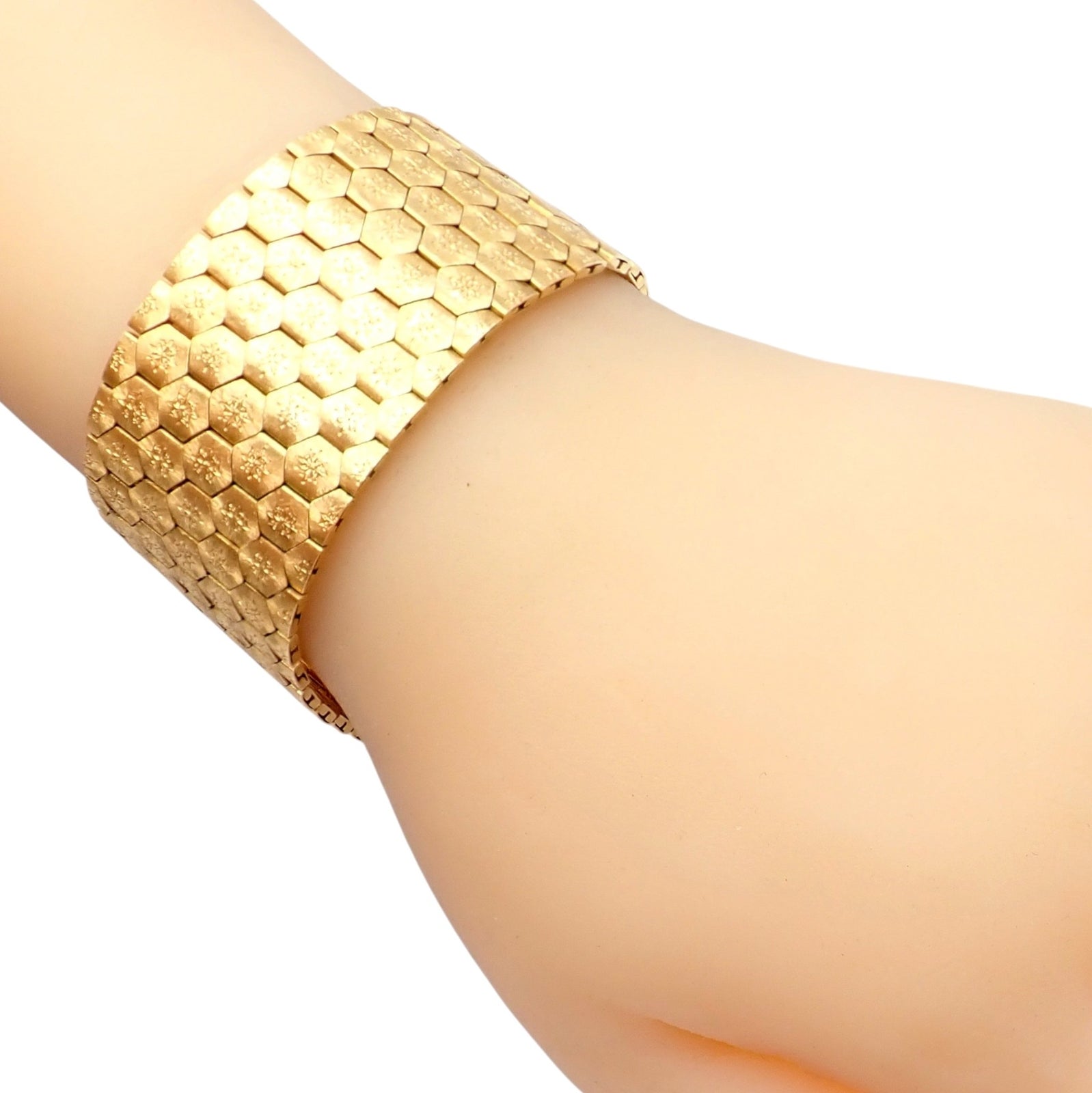 Authentic! Vintage Mario Buccellati 18k Yellow Gold Honeycomb Hexagon Bracelet | Fortrove