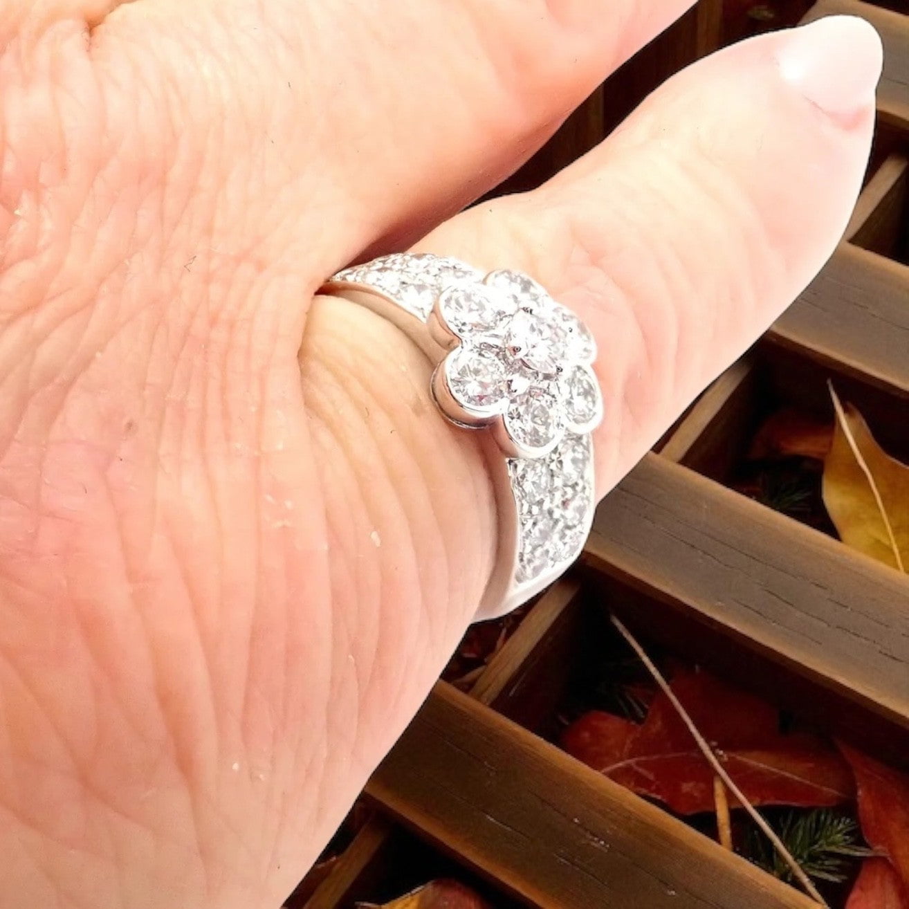 Van Cleef & Arpels Jewelry & Watches:Fine Jewelry:Rings Authentic! Van Cleef & Arpels 18k White Gold Diamond Fleurette Flower Ring