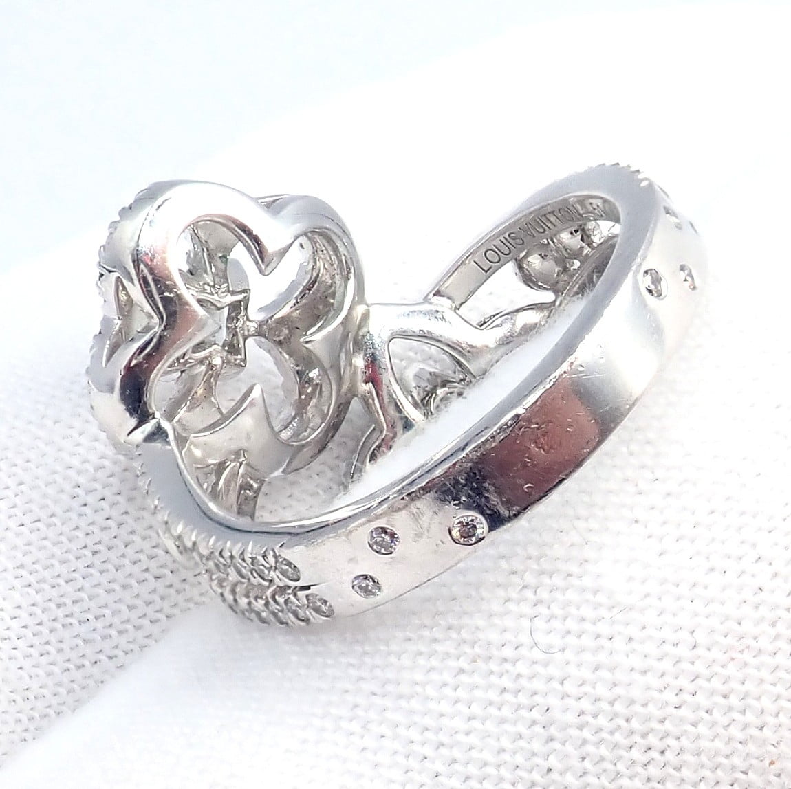 Authentic Louis Vuitton LV 18k White Gold Signature Diamond Fusion Blossom Ring | Fortrove