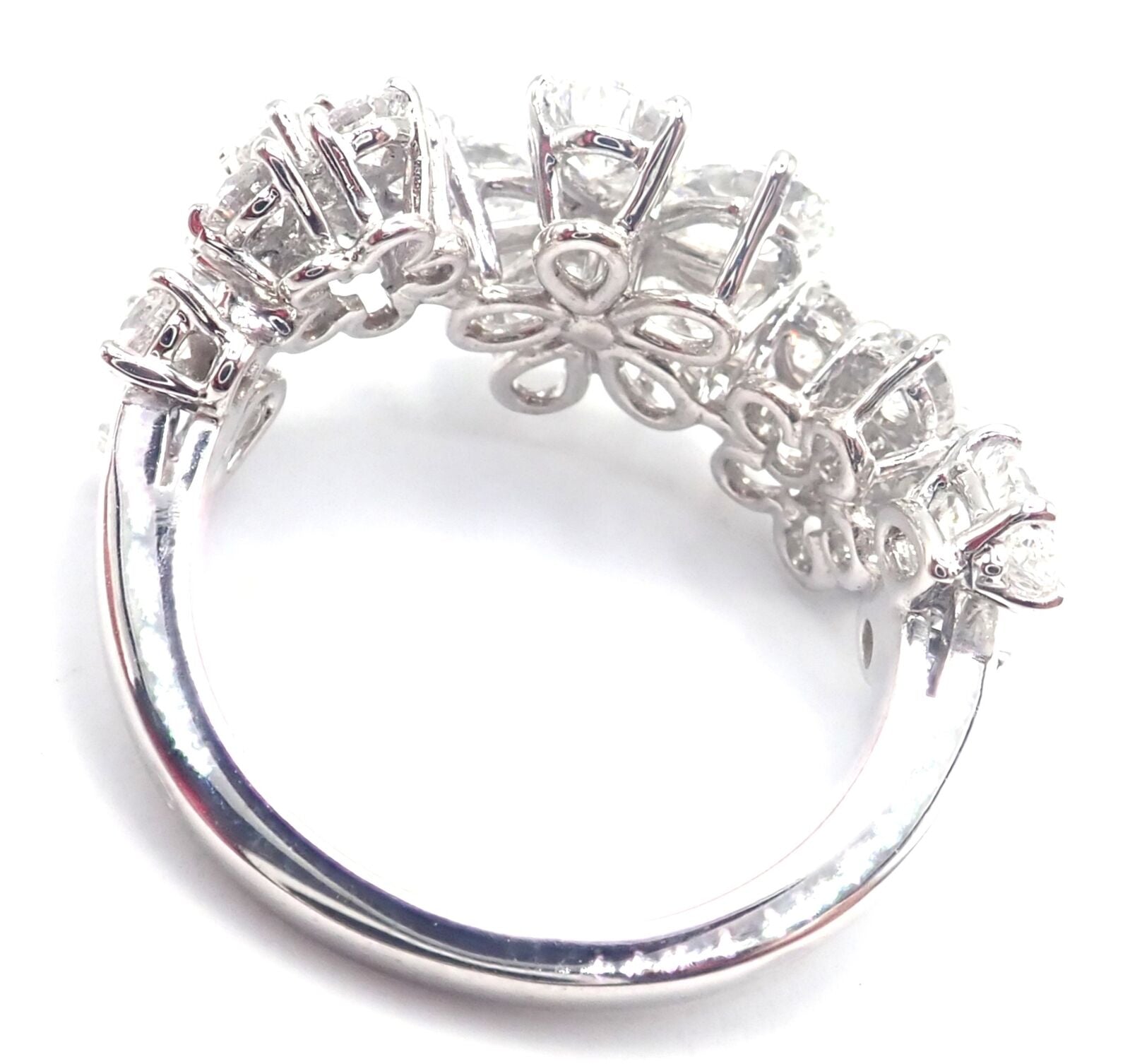 Authentic! Van Cleef & Arpels Folie des Pres 18k White Gold Diamond Flower Ring | Fortrove