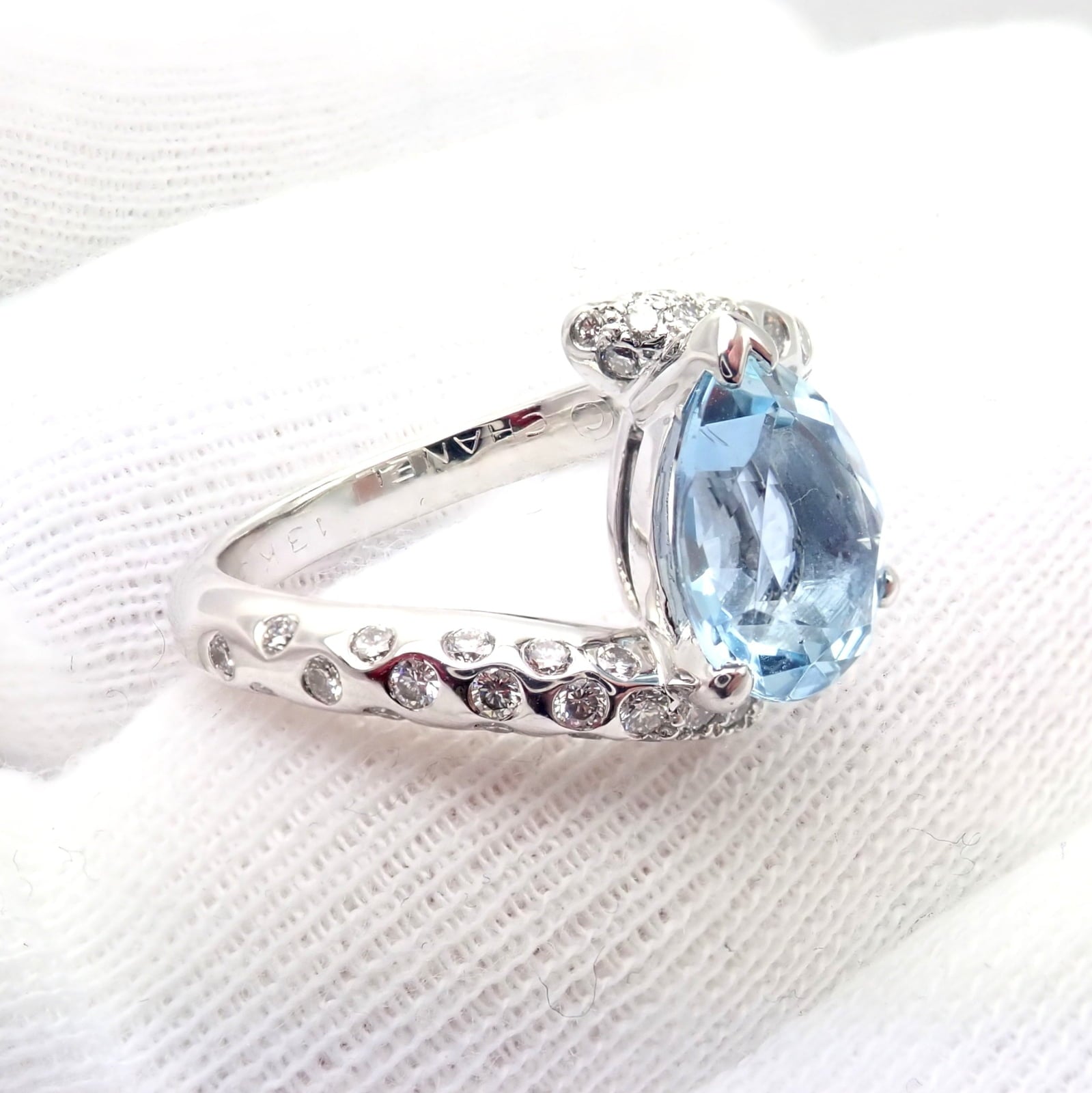 Authentic! Chanel Comete Star 18k White Gold Diamond 2.25ct Aquamarine Ring | Fortrove