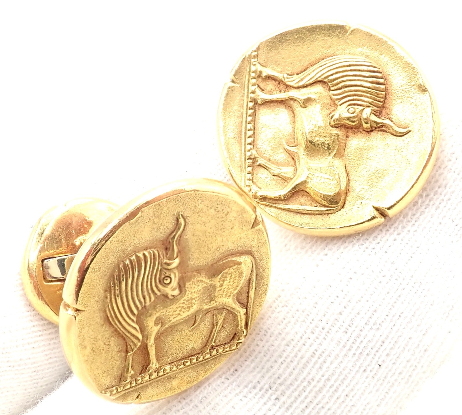 Vintage! Van Cleef & Arpels G. L'Enfant 18k Yellow Gold Zodiac Taurus Cufflinks | Fortrove