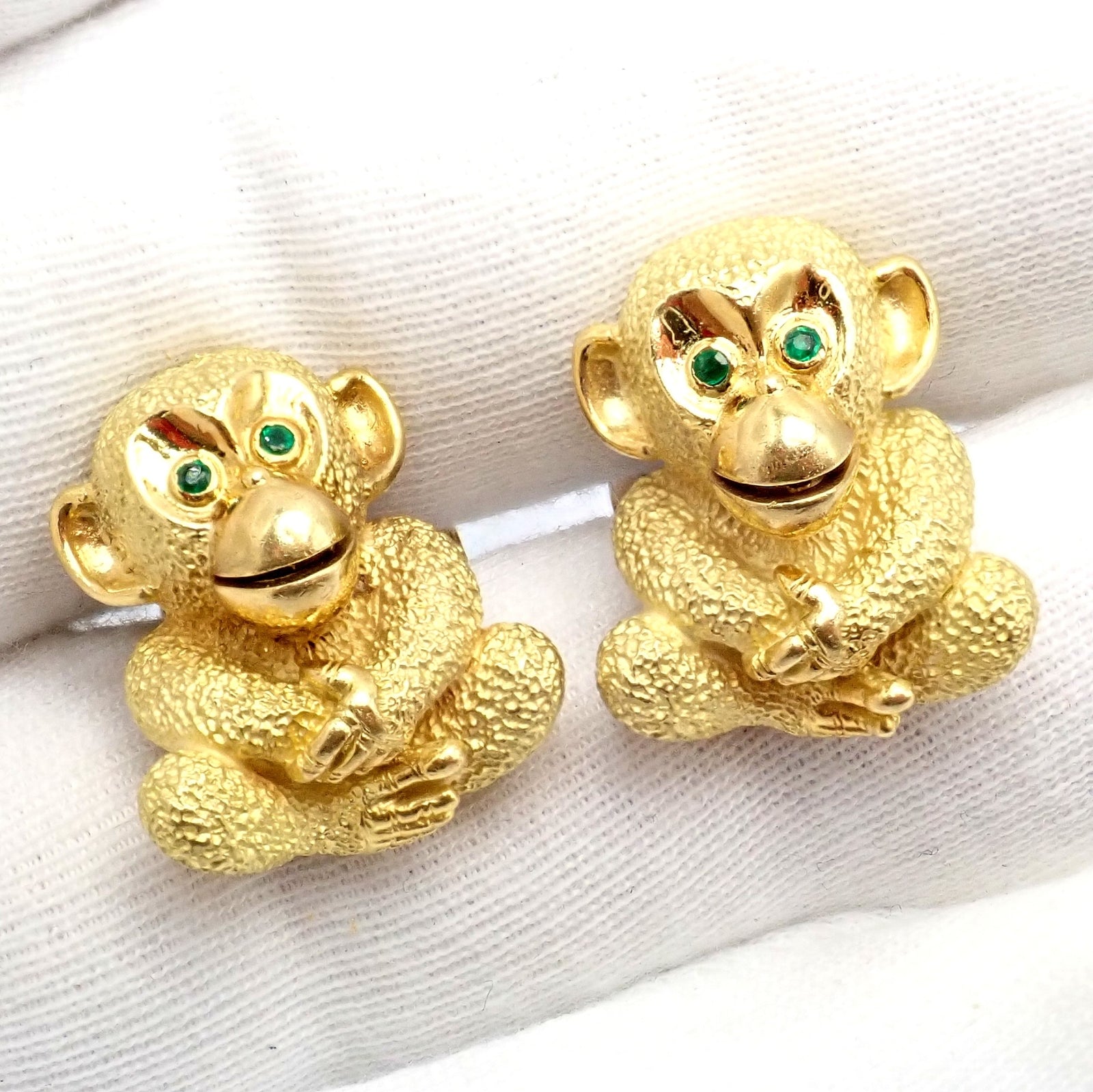 Authentic Kurt Wayne 18k Yellow Gold Emerald Whimsical Monkey Cufflinks | Fortrove