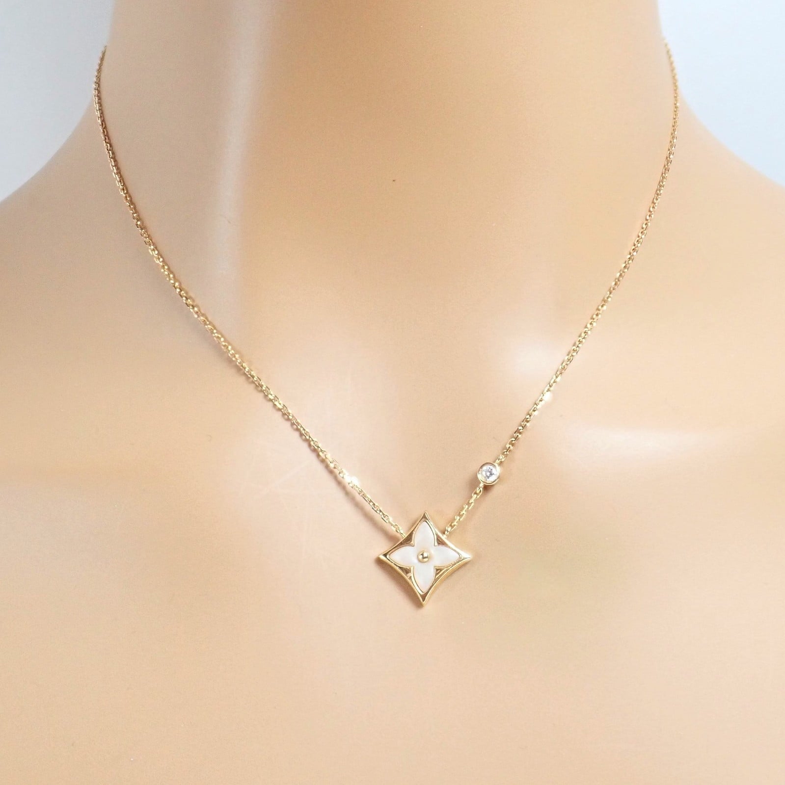 Louis Vuitton Jewelry & Watches:Fine Jewelry:Necklaces & Pendants Authentic! Louis Vuitton 18k Rose Gold Diamond Mother Of Pearl Blossom Necklace