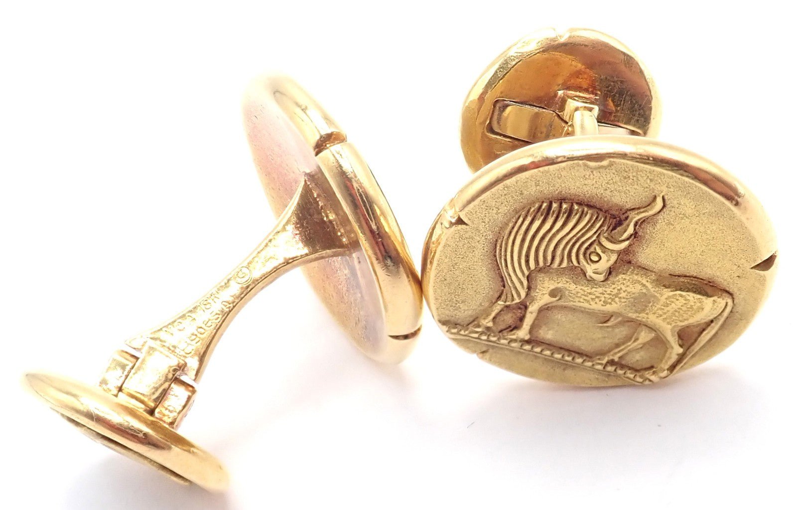 Vintage! Van Cleef & Arpels G. L'Enfant 18k Yellow Gold Zodiac Taurus Cufflinks | Fortrove