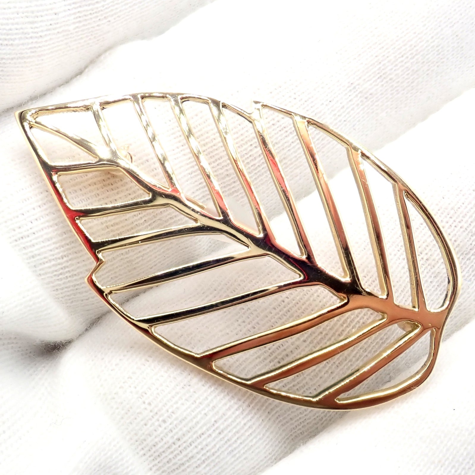 Authentic! Tiffany & Co Angela Cummings 18k Yellow Gold Leaf Pin Brooch 1981 | Fortrove