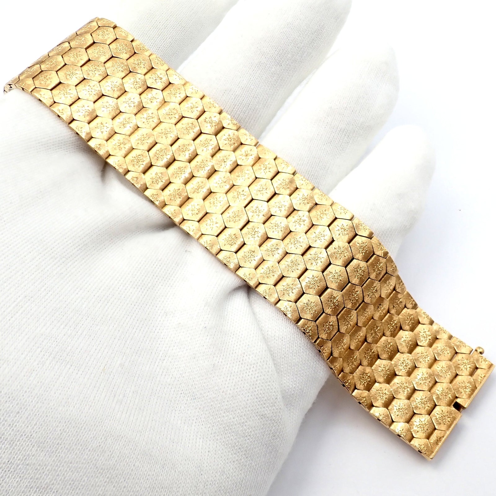 Authentic! Vintage Mario Buccellati 18k Yellow Gold Honeycomb Hexagon Bracelet | Fortrove