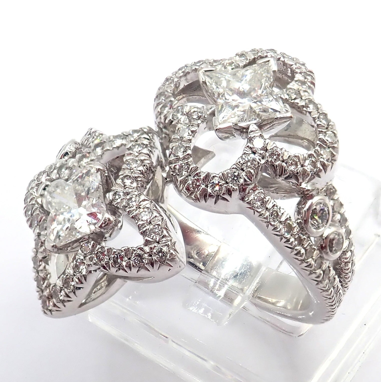 Authentic Louis Vuitton LV 18k White Gold Signature Diamond Fusion Blossom Ring | Fortrove