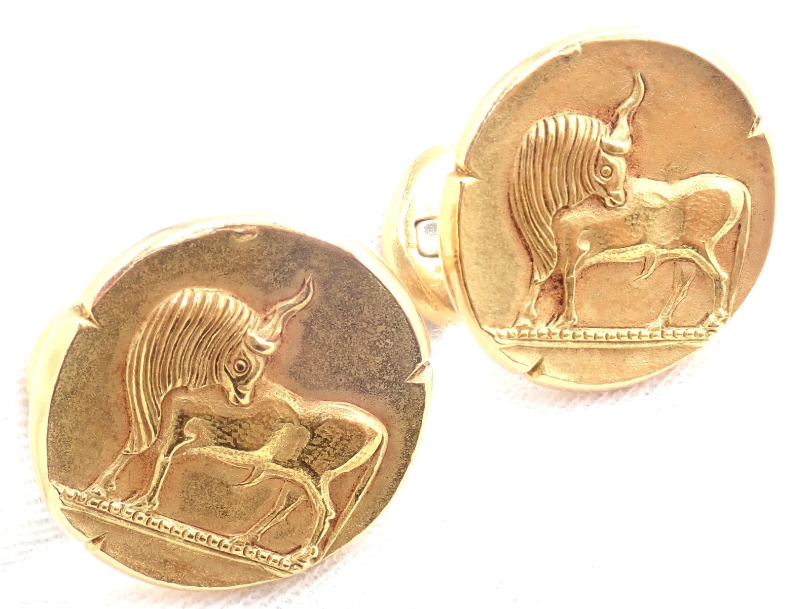 Vintage! Van Cleef & Arpels G. L'Enfant 18k Yellow Gold Zodiac Taurus Cufflinks | Fortrove