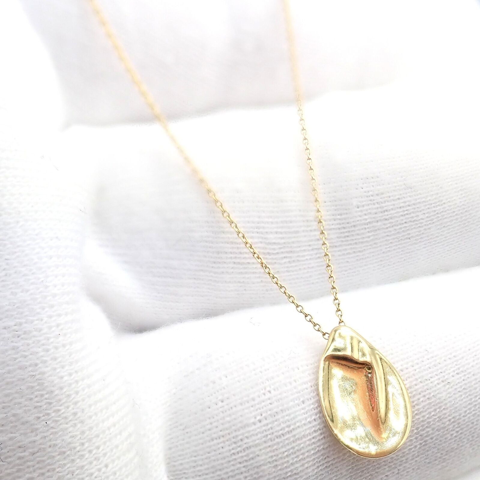 Tiffany & Co Peretti 18k Yellow Gold Madonna Pendant Sweet Mini Chain Necklace | Fortrove