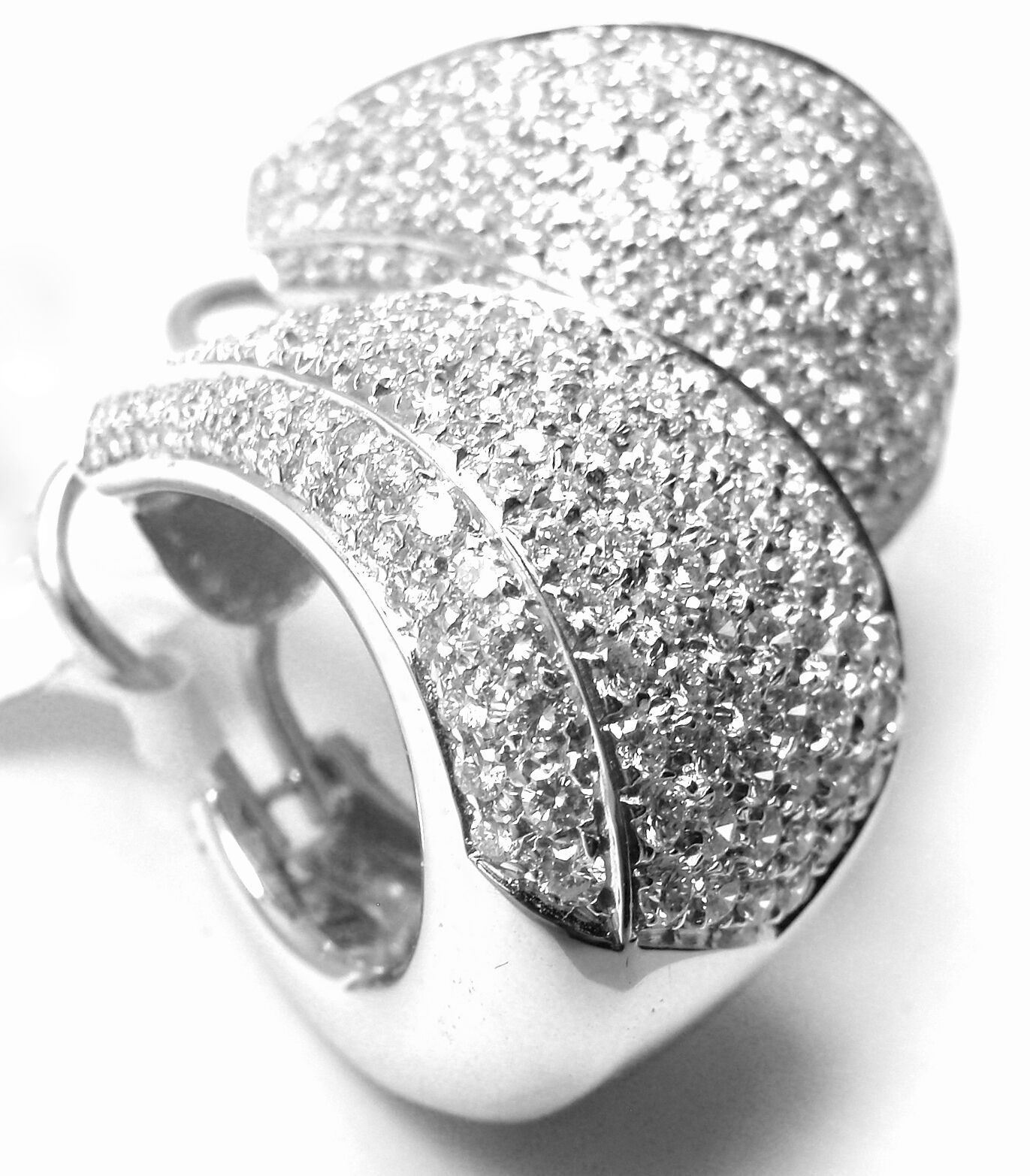 New Authentic Damiani Da Definire 18k White Gold 3.09ct Diamond Earrings $22,900 | Fortrove